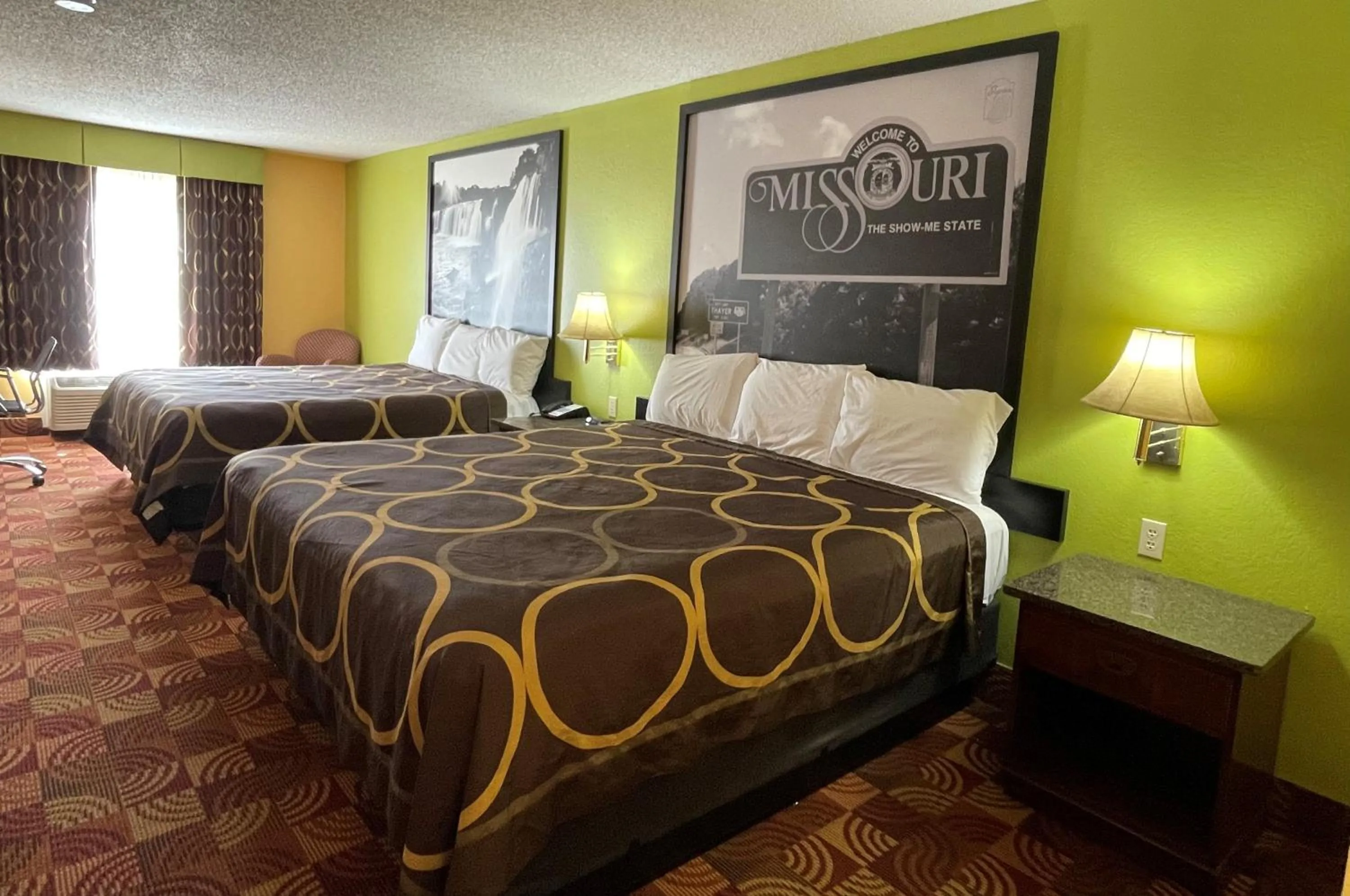 Photo of the whole room, Bed in Super 8 by Wyndham Lake of the Ozarks