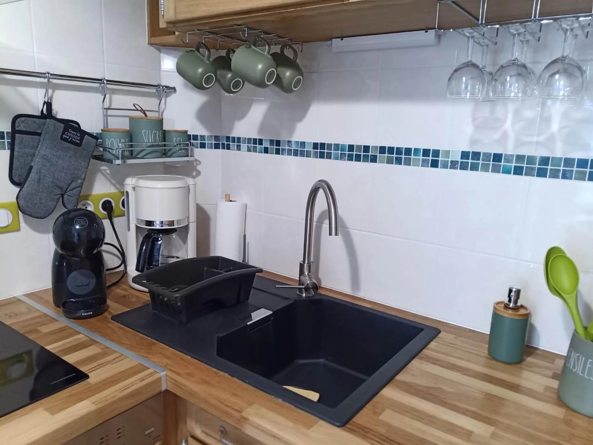 Coffee/tea facilities in Gîtes de l'Orée du Bois - Boussières