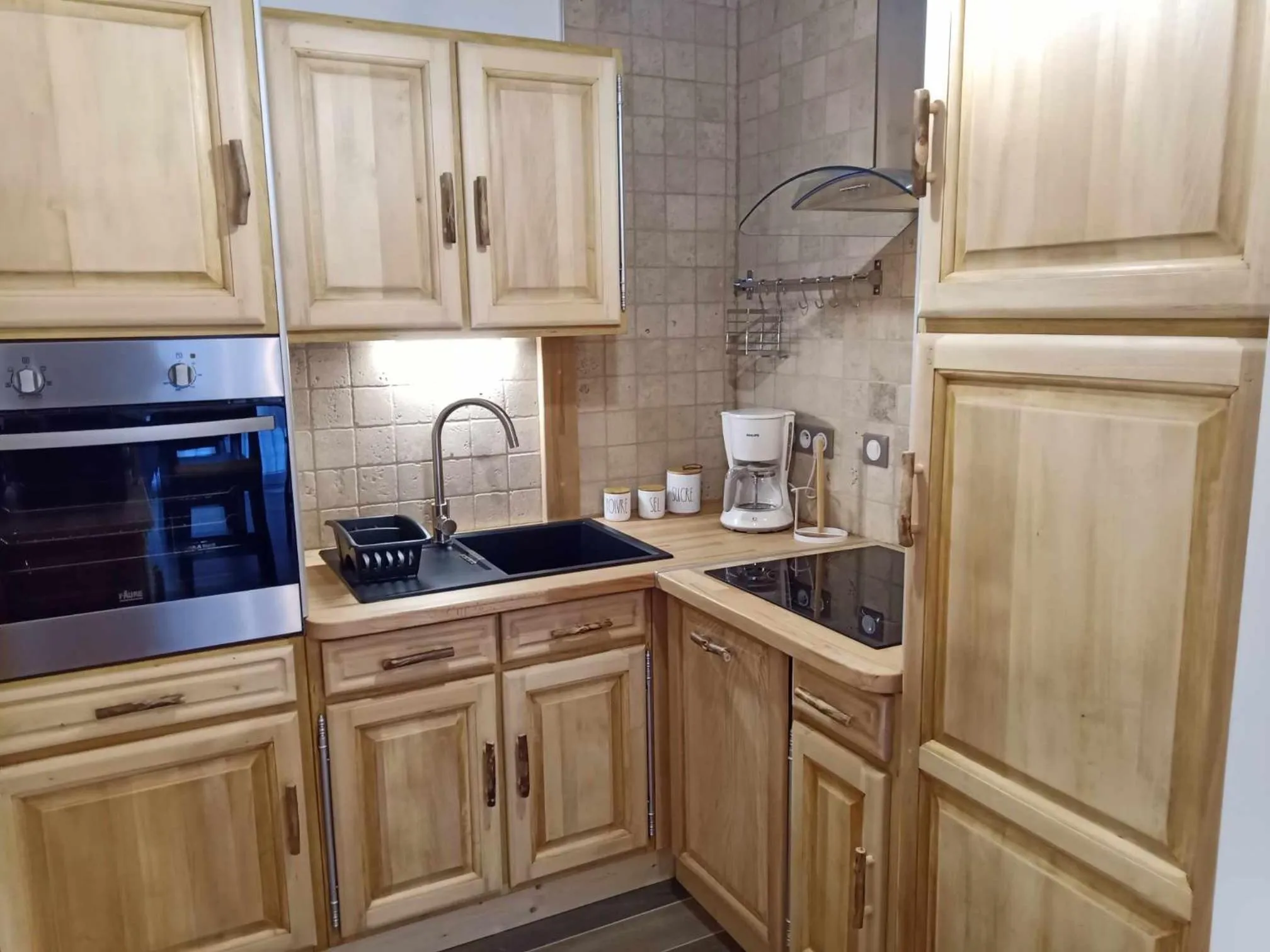 Coffee/tea facilities in Gîtes de l'Orée du Bois - Boussières