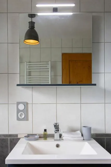 Bathroom in Gîtes de l'Orée du Bois - Boussières