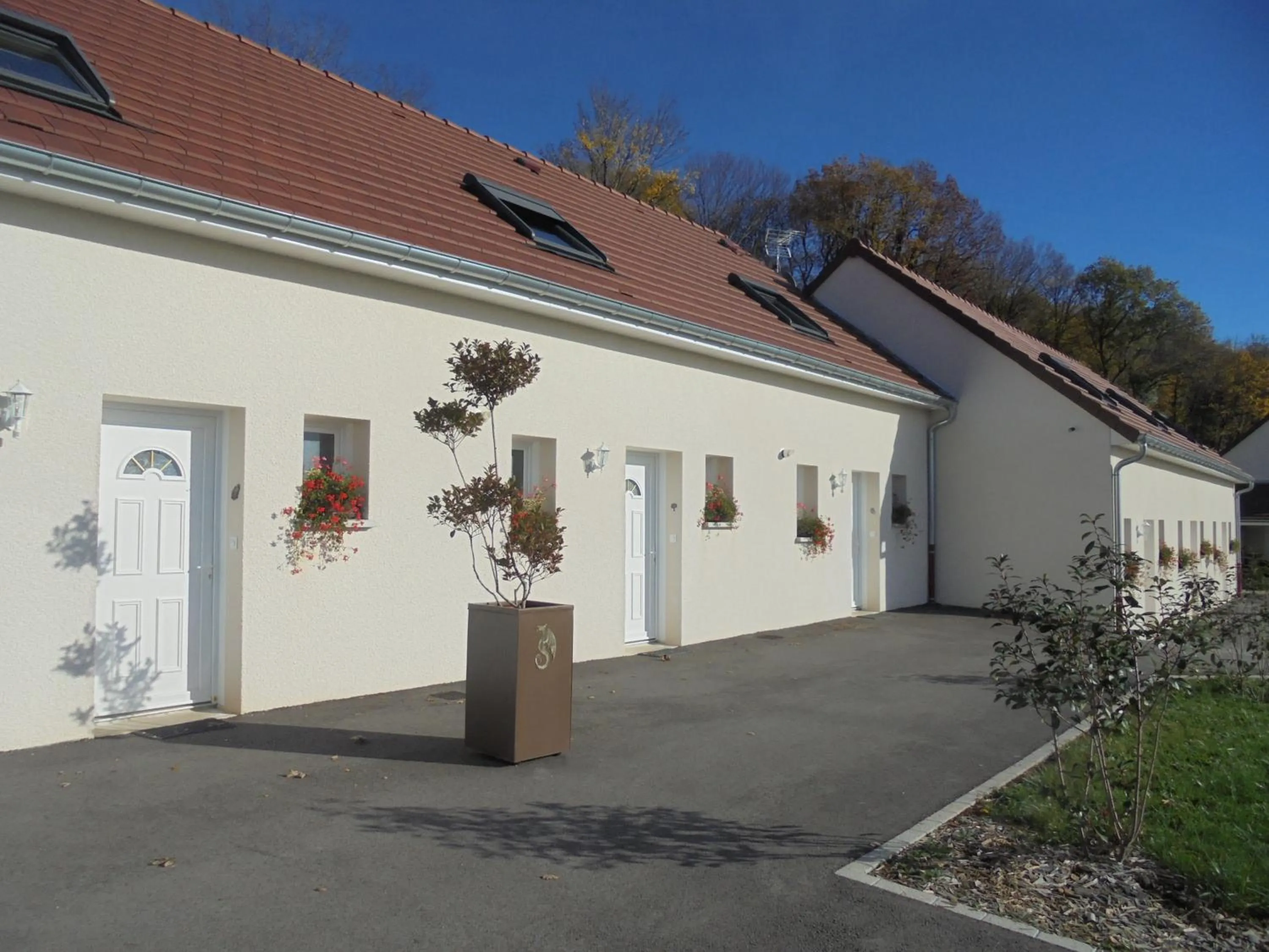 Facade/entrance in Gîtes de l'Orée du Bois - Boussières