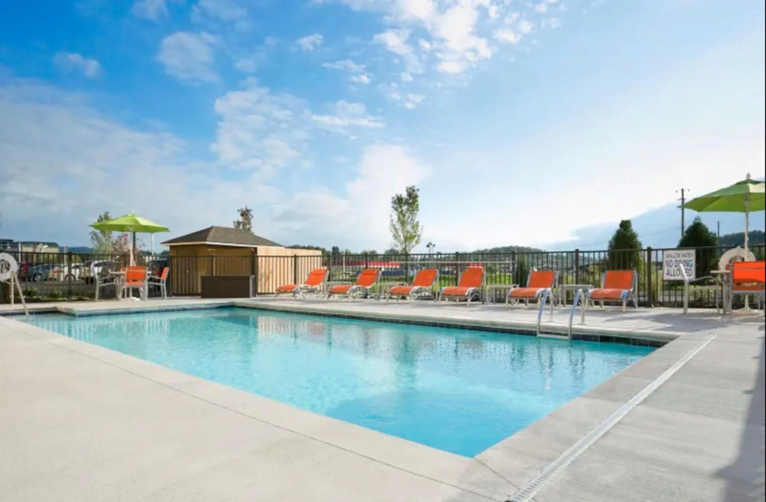 Swimming pool in Hampton Inn Knoxville Clinton I-75