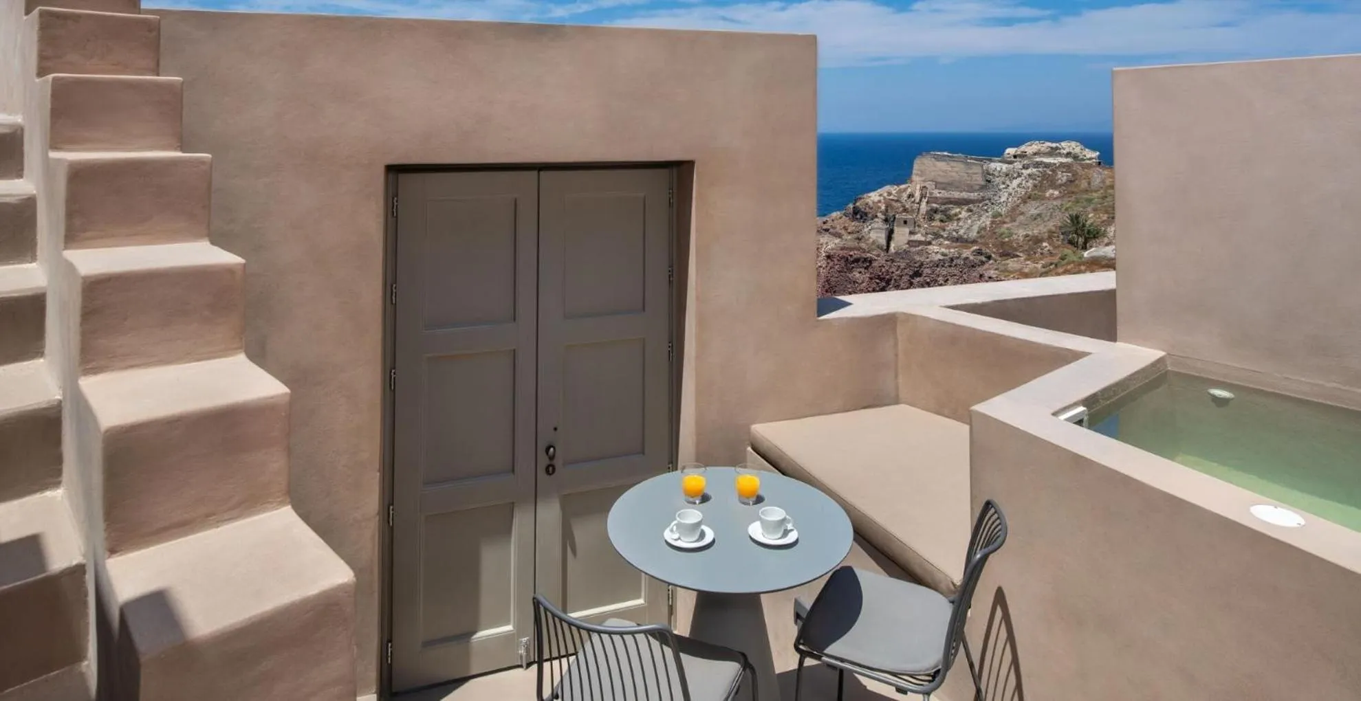 Hot Tub in Old Castle Oia