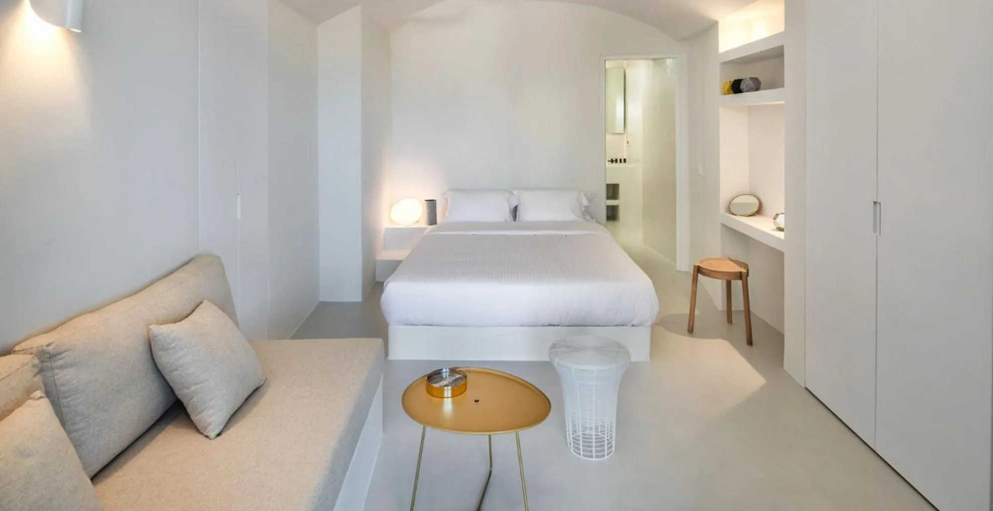 Bed in Old Castle Oia