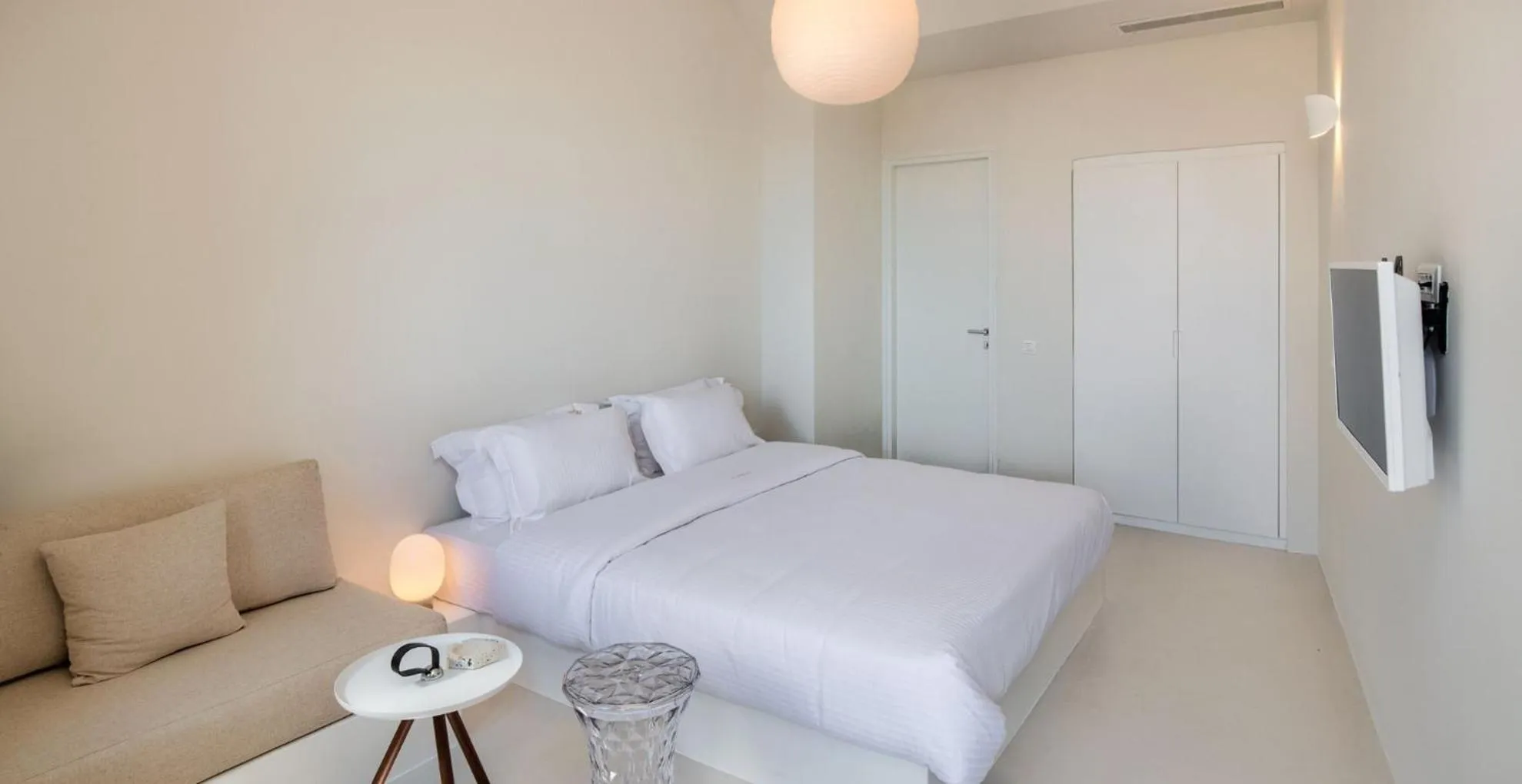 Bed in Old Castle Oia