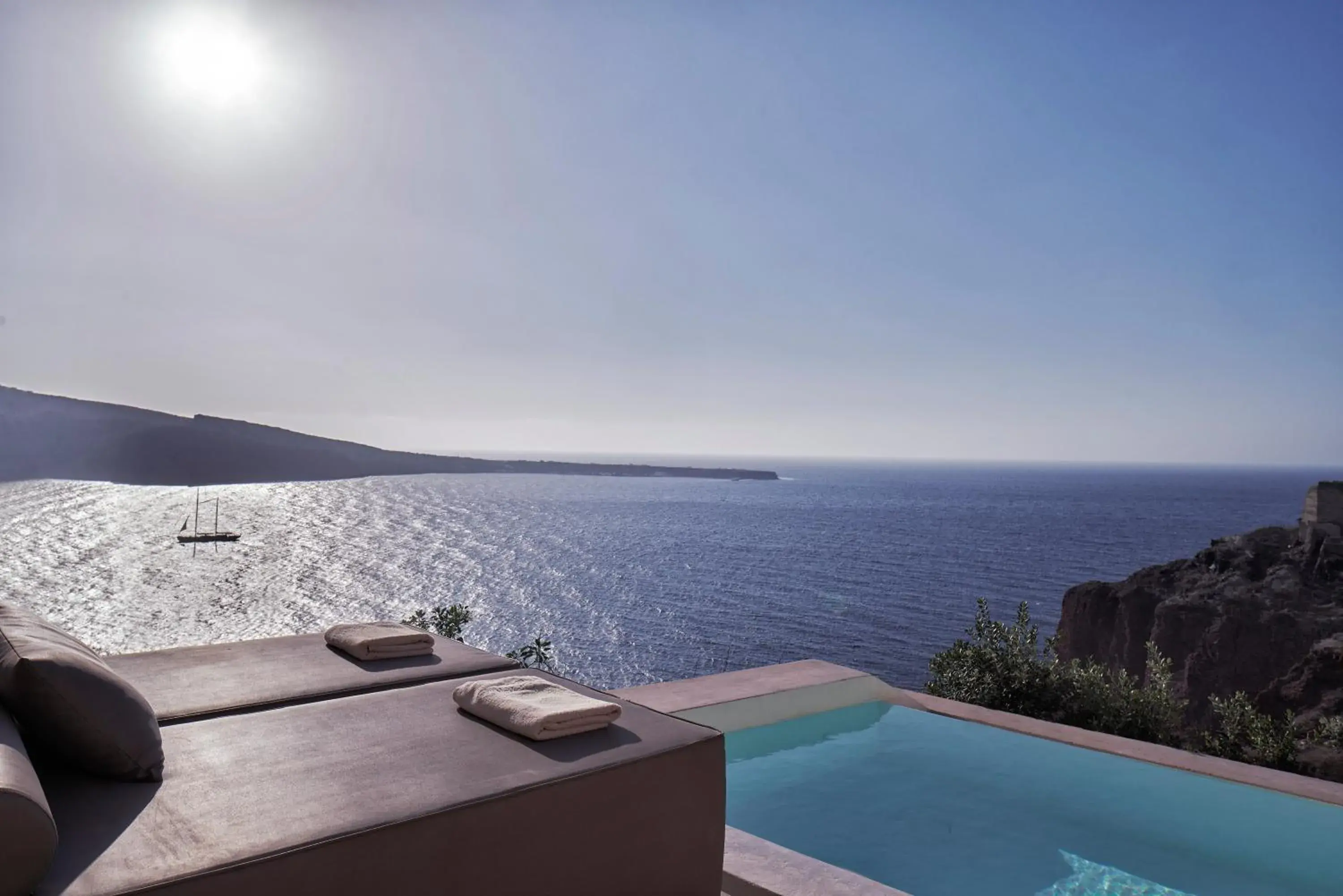 Infinity Pool Suite Sea View in Old Castle Oia Infinity Pool Suite Sea View in Old Castle Oia