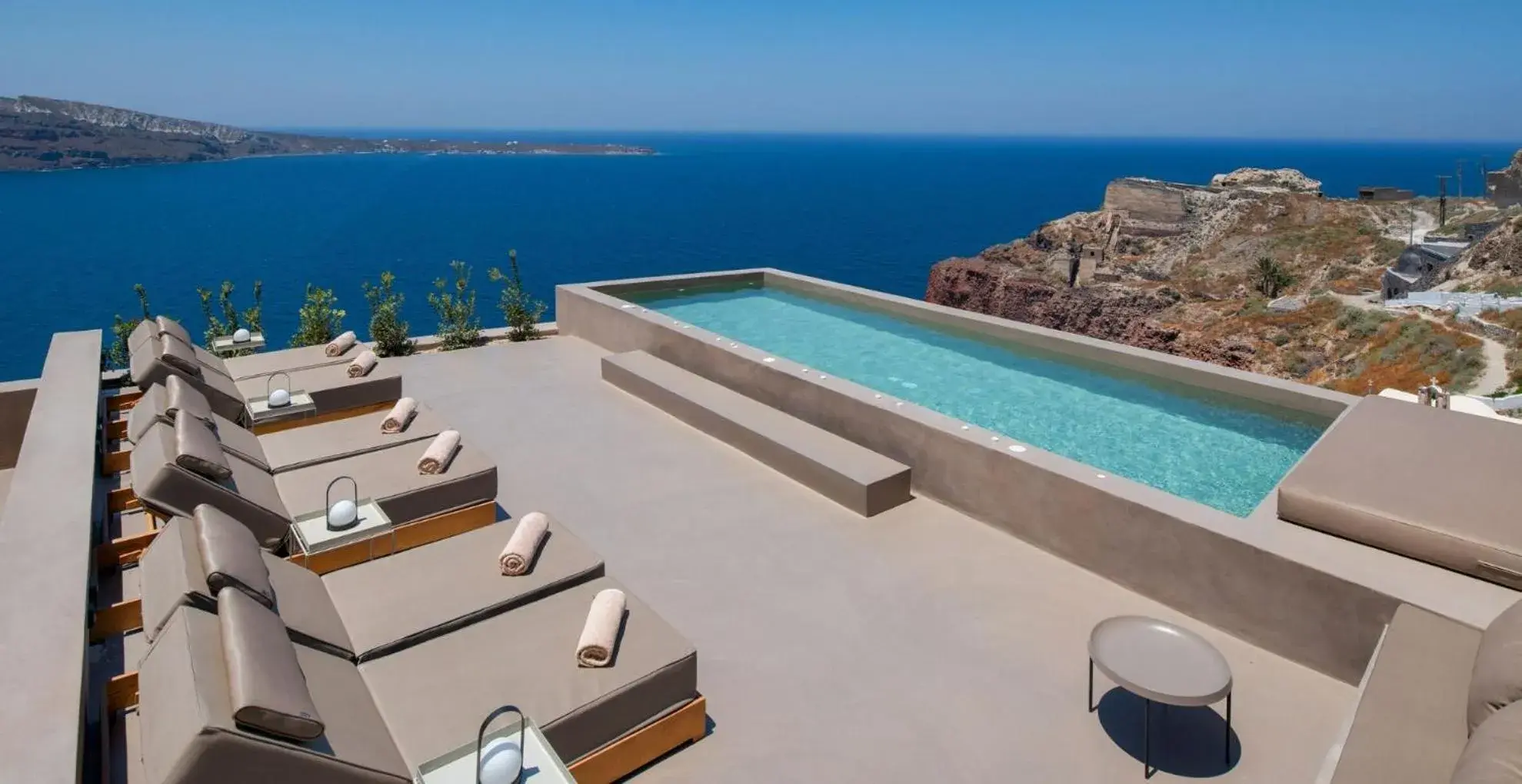 Property building in Old Castle Oia Property building in Old Castle Oia