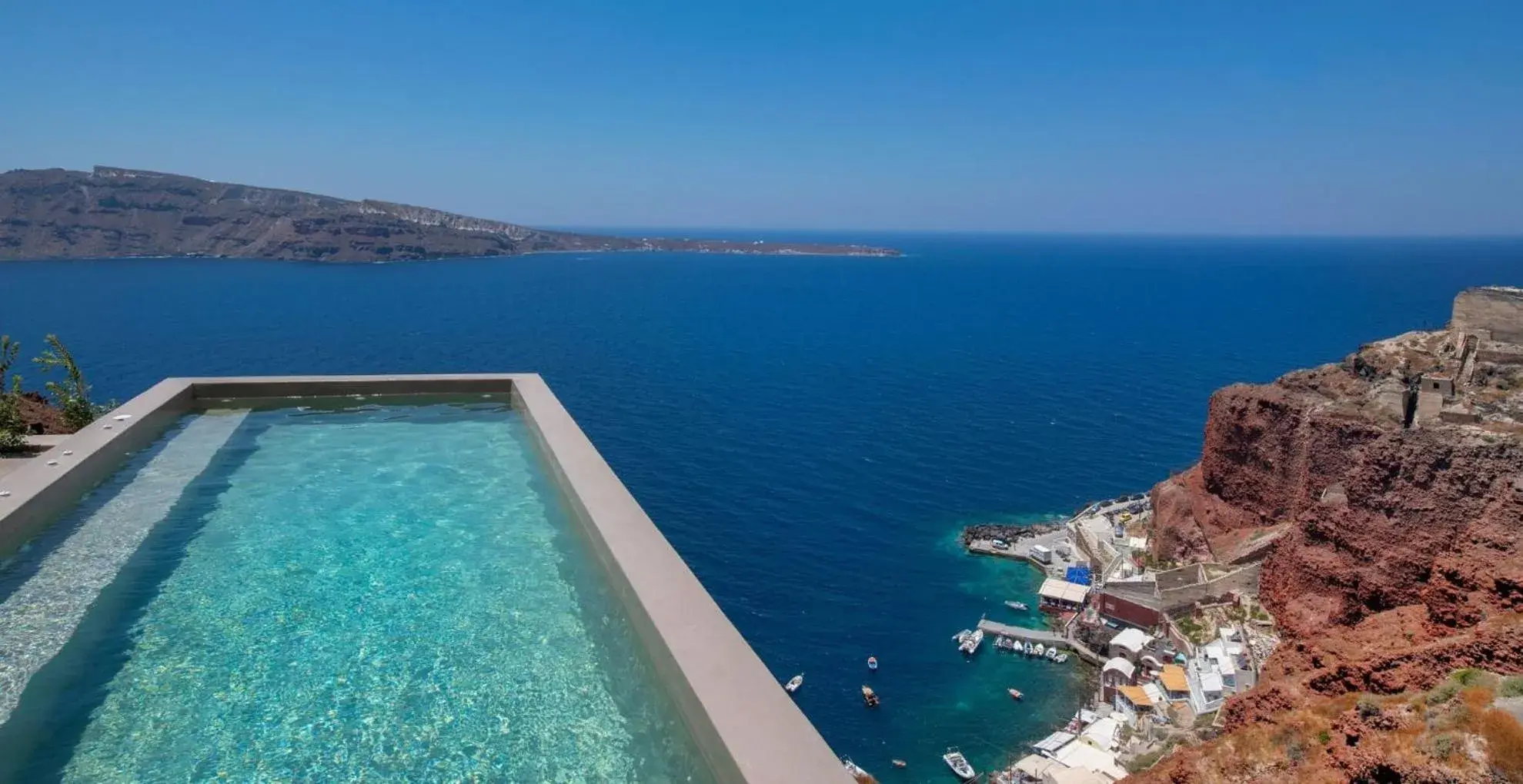 Property building in Old Castle Oia Property building in Old Castle Oia