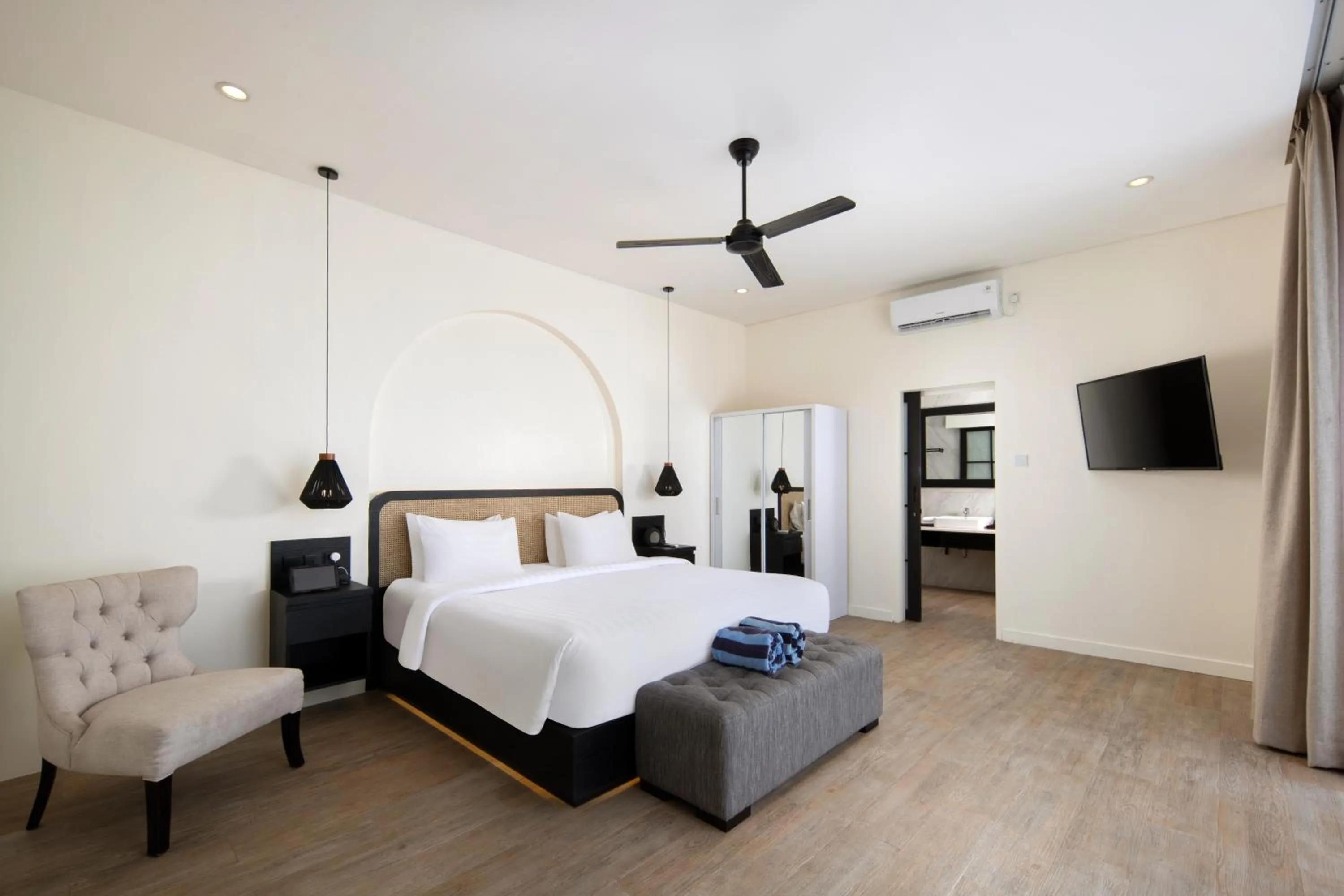 Bedroom, Bed in The Grand Daha Luxury Villas