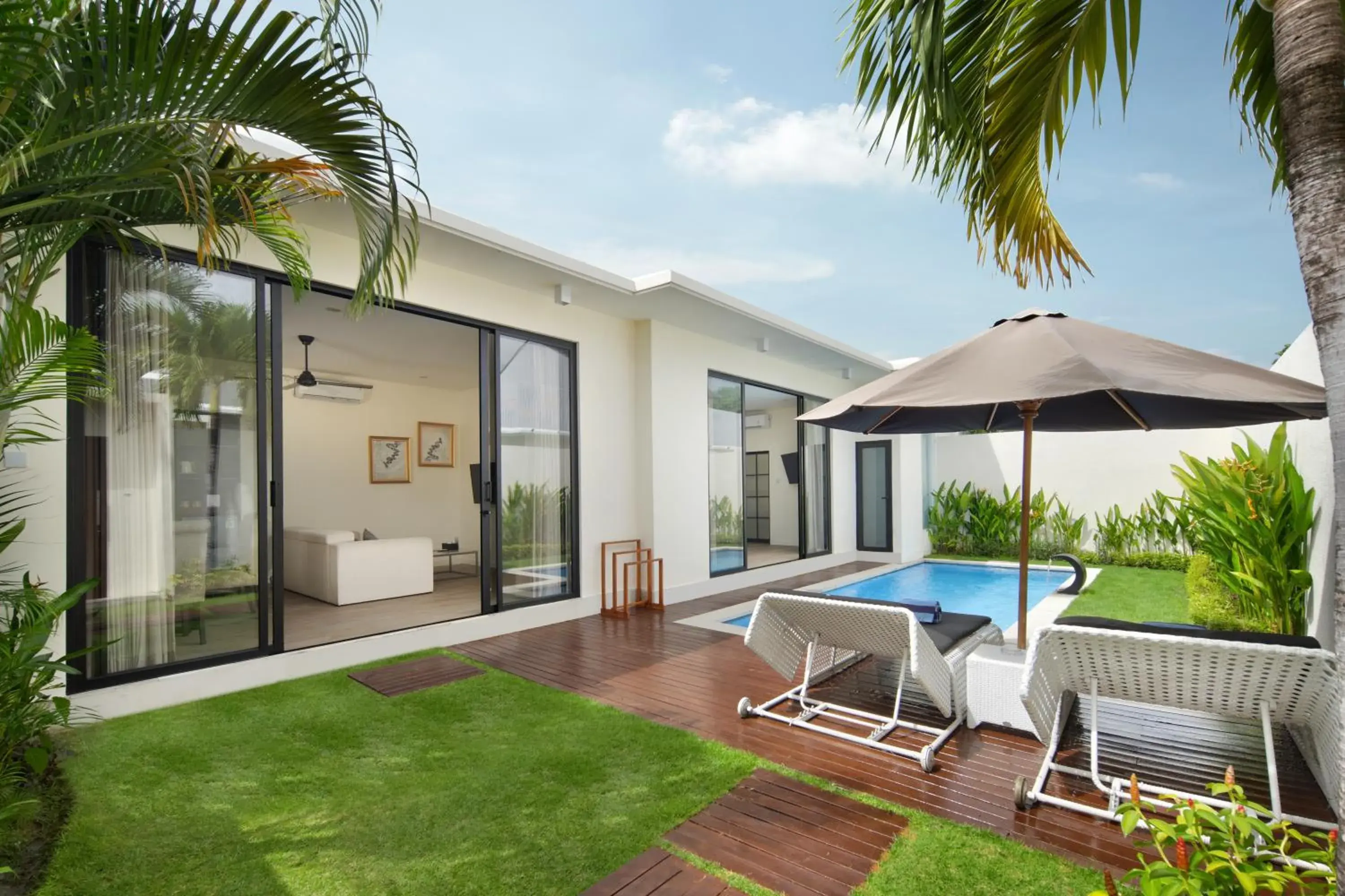 Garden view in The Grand Daha Luxury Villas Garden view in The Grand Daha Luxury Villas