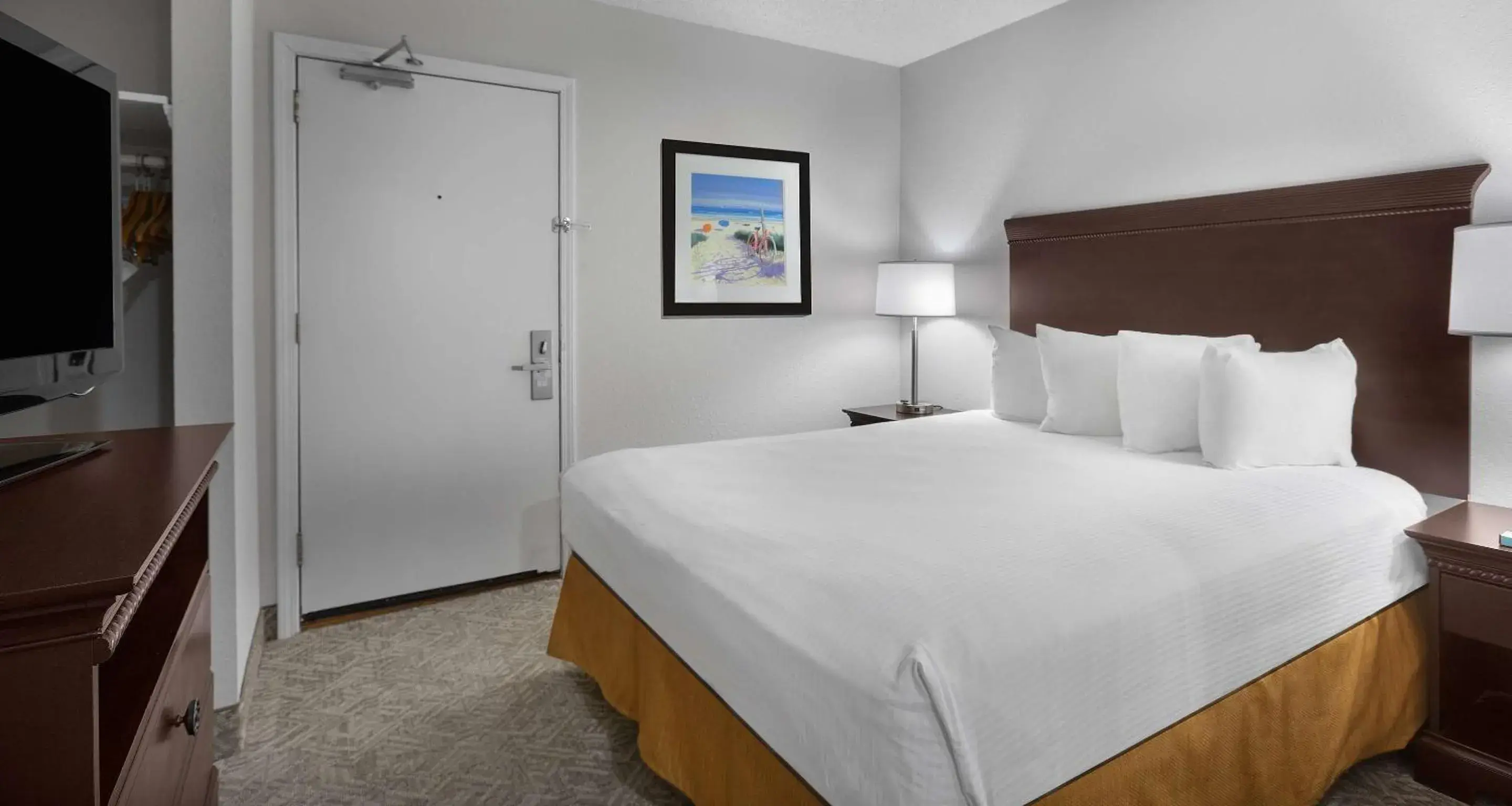 Photo of the whole room, Bed in Best Western Ocean Sands Beach Resort Photo of the whole room, Bed in Best Western Ocean Sands Beach Resort