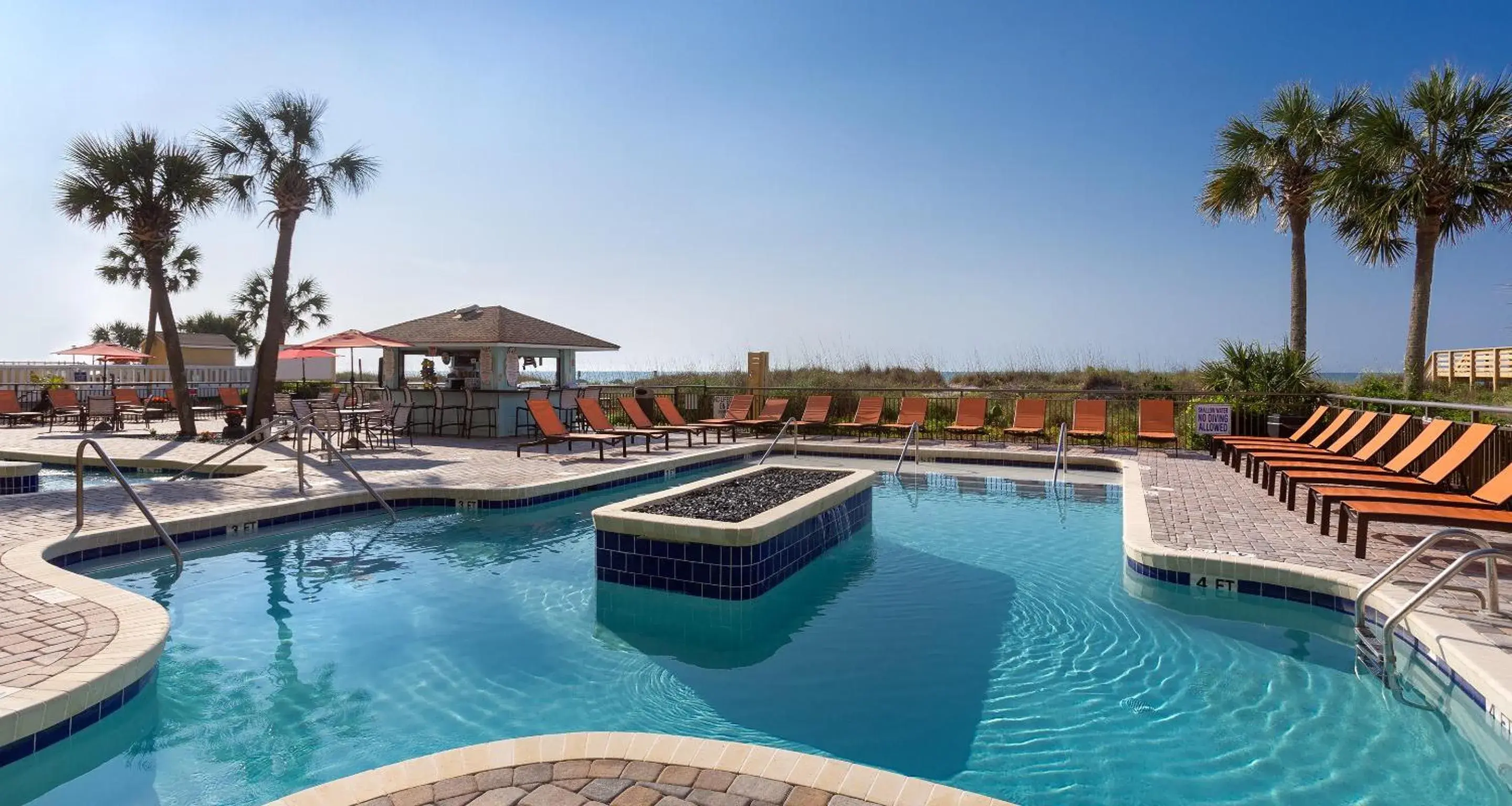 Swimming pool in Best Western Ocean Sands Beach Resort Swimming pool in Best Western Ocean Sands Beach Resort