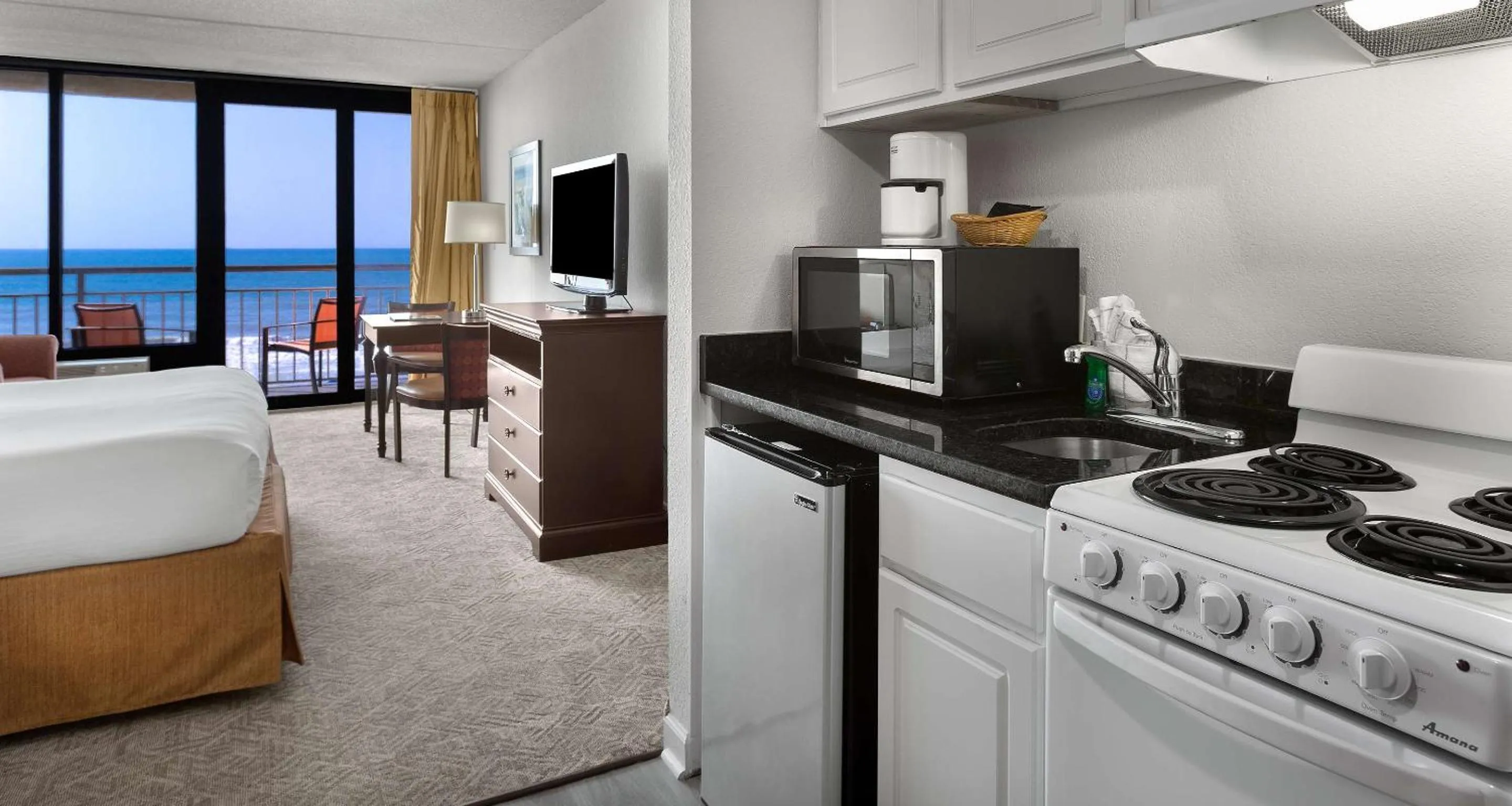 Bedroom in Best Western Ocean Sands Beach Resort