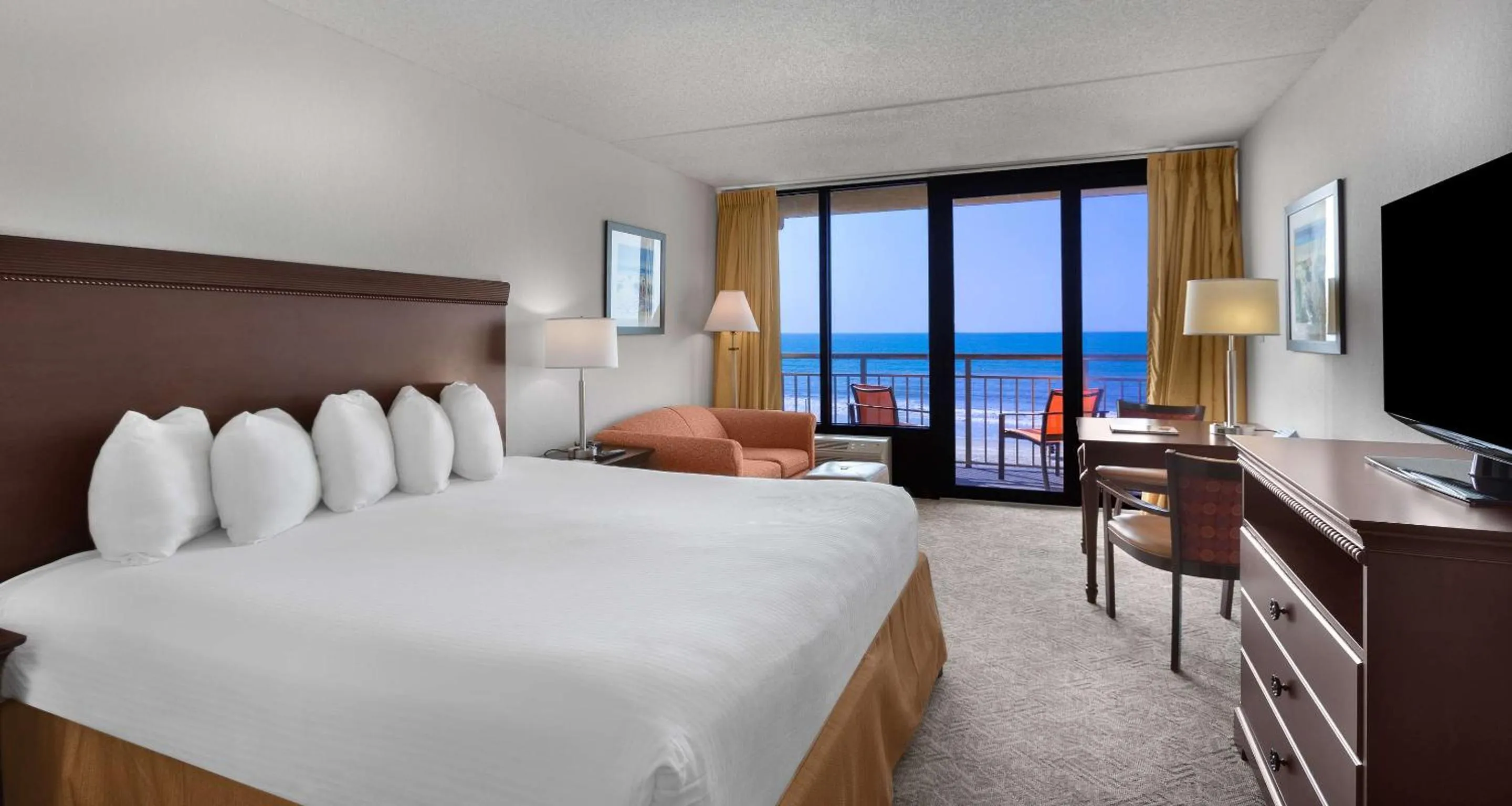 Photo of the whole room, Bed in Best Western Ocean Sands Beach Resort