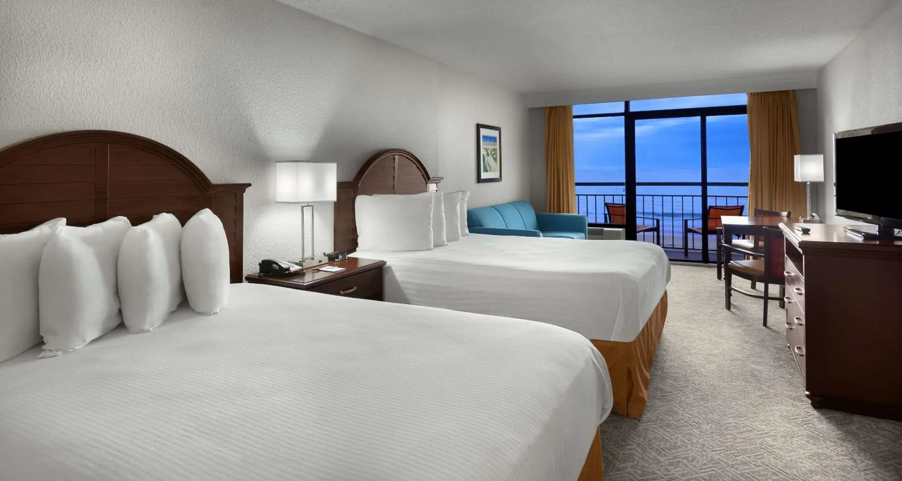 Bedroom, Bed in Best Western Ocean Sands Beach Resort Bedroom, Bed in Best Western Ocean Sands Beach Resort