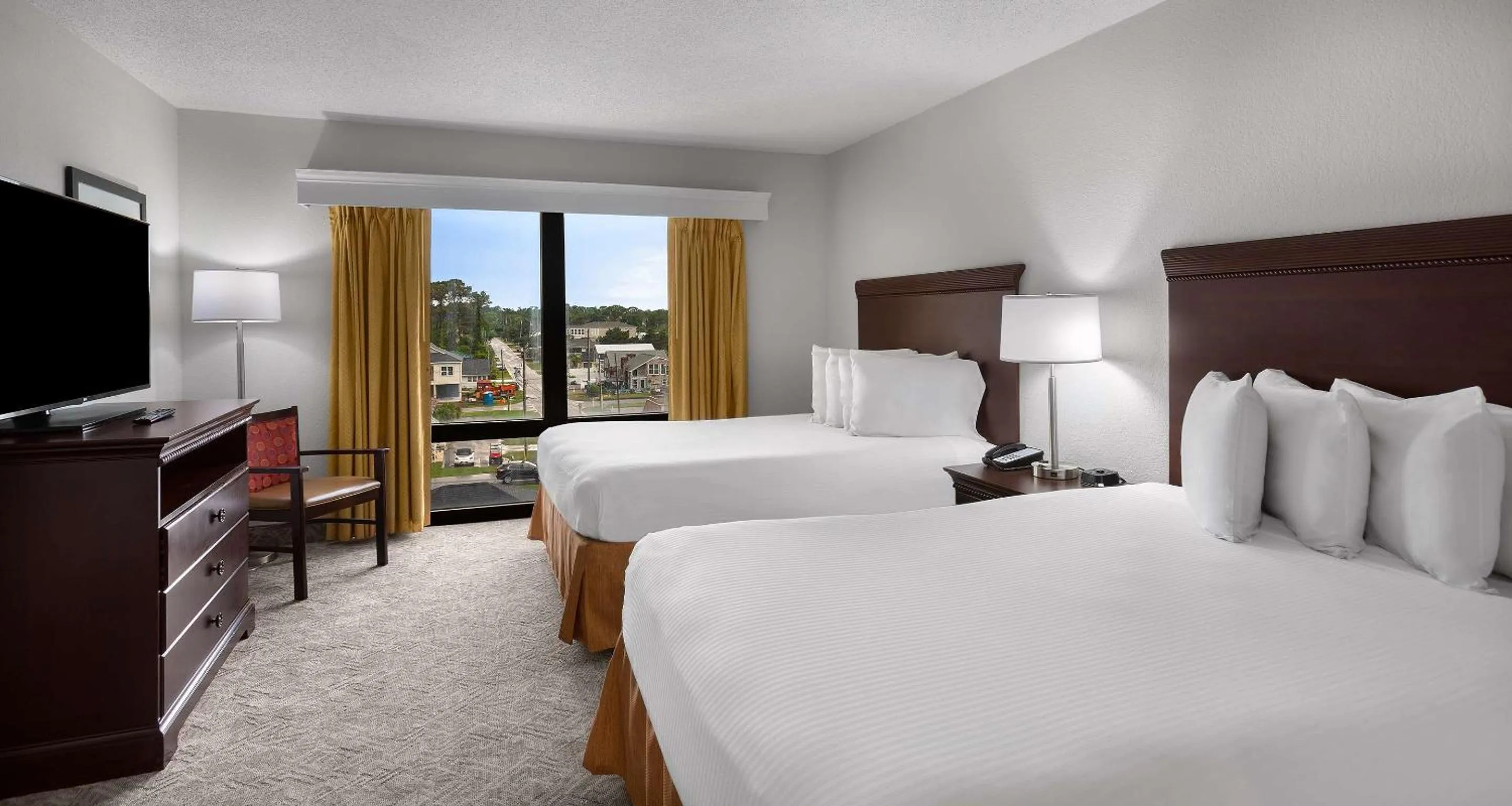 Photo of the whole room, Bed in Best Western Ocean Sands Beach Resort