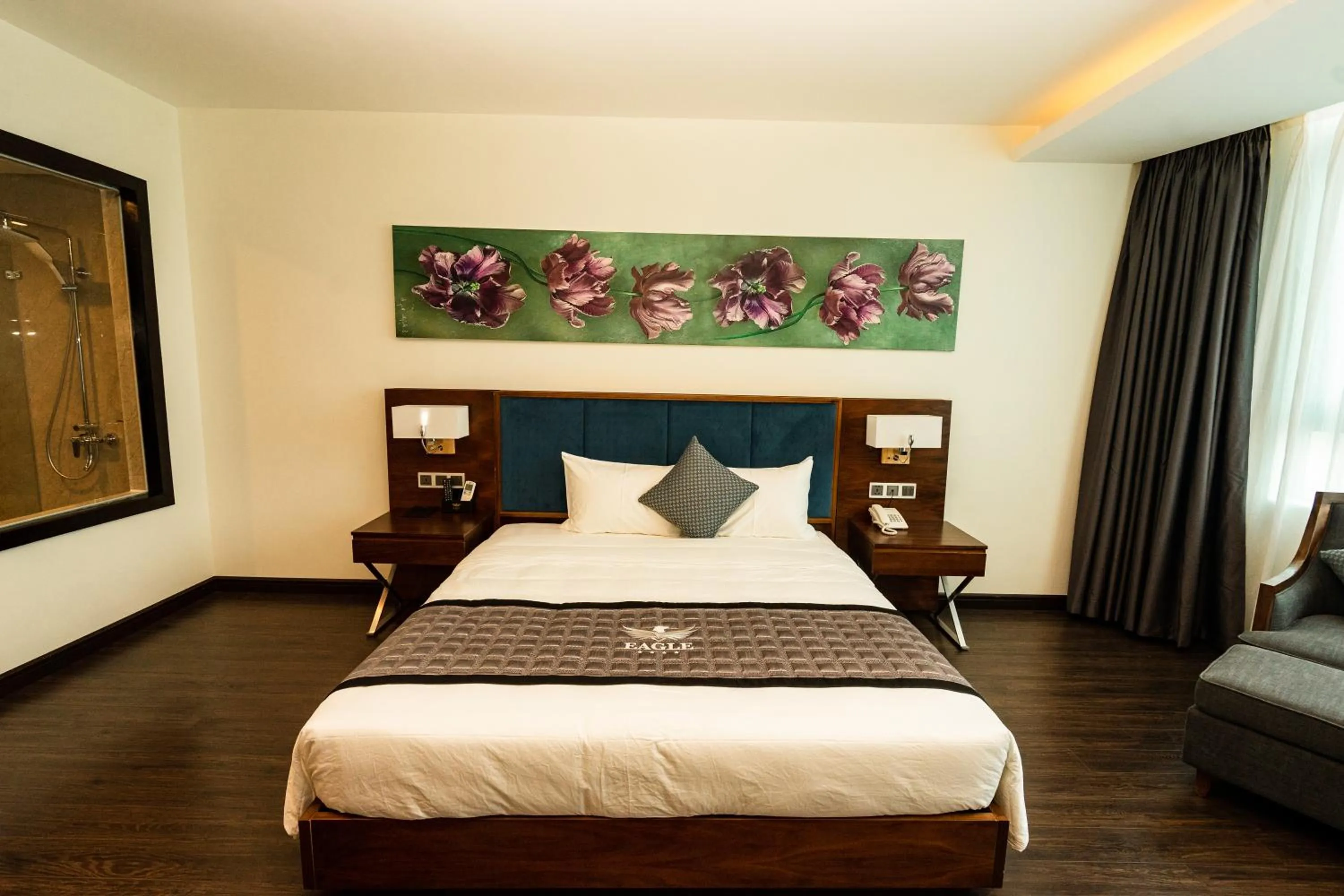 Bedroom, Bed in Eagle Hotel