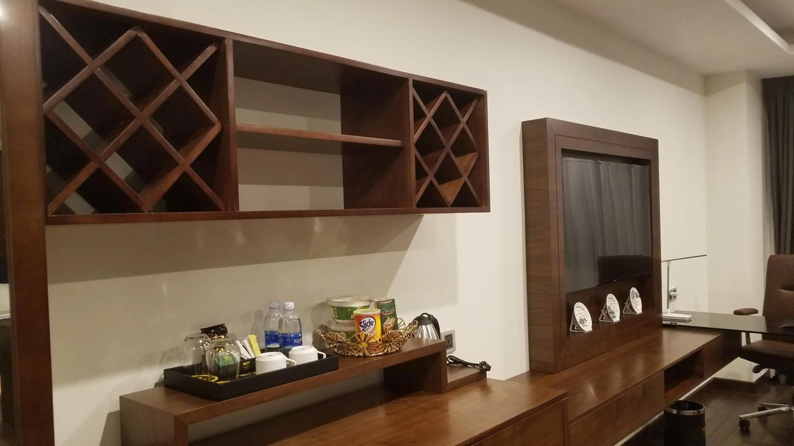 Coffee/tea facilities in Eagle Hotel