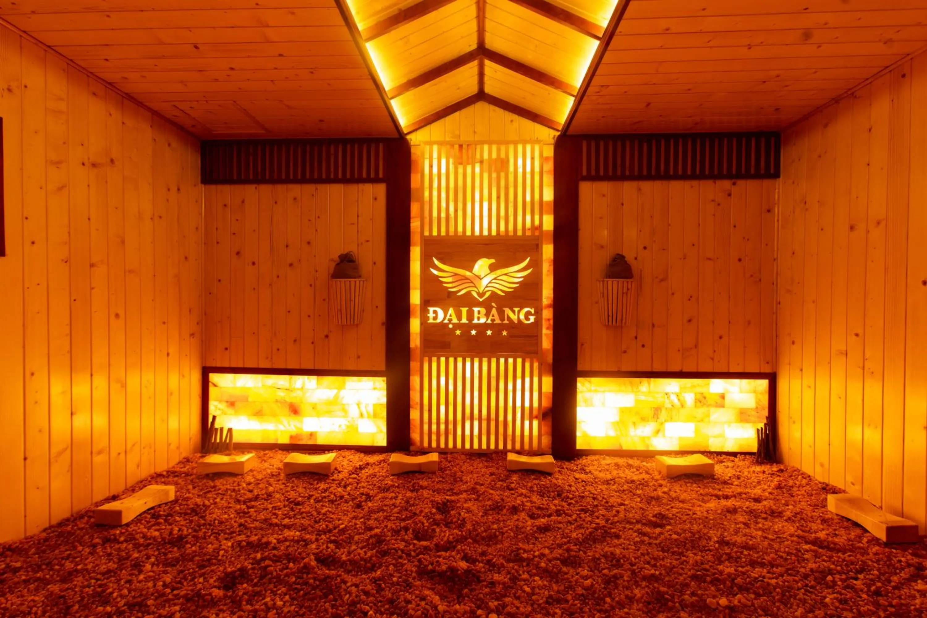 Sauna, Bed in Eagle Hotel