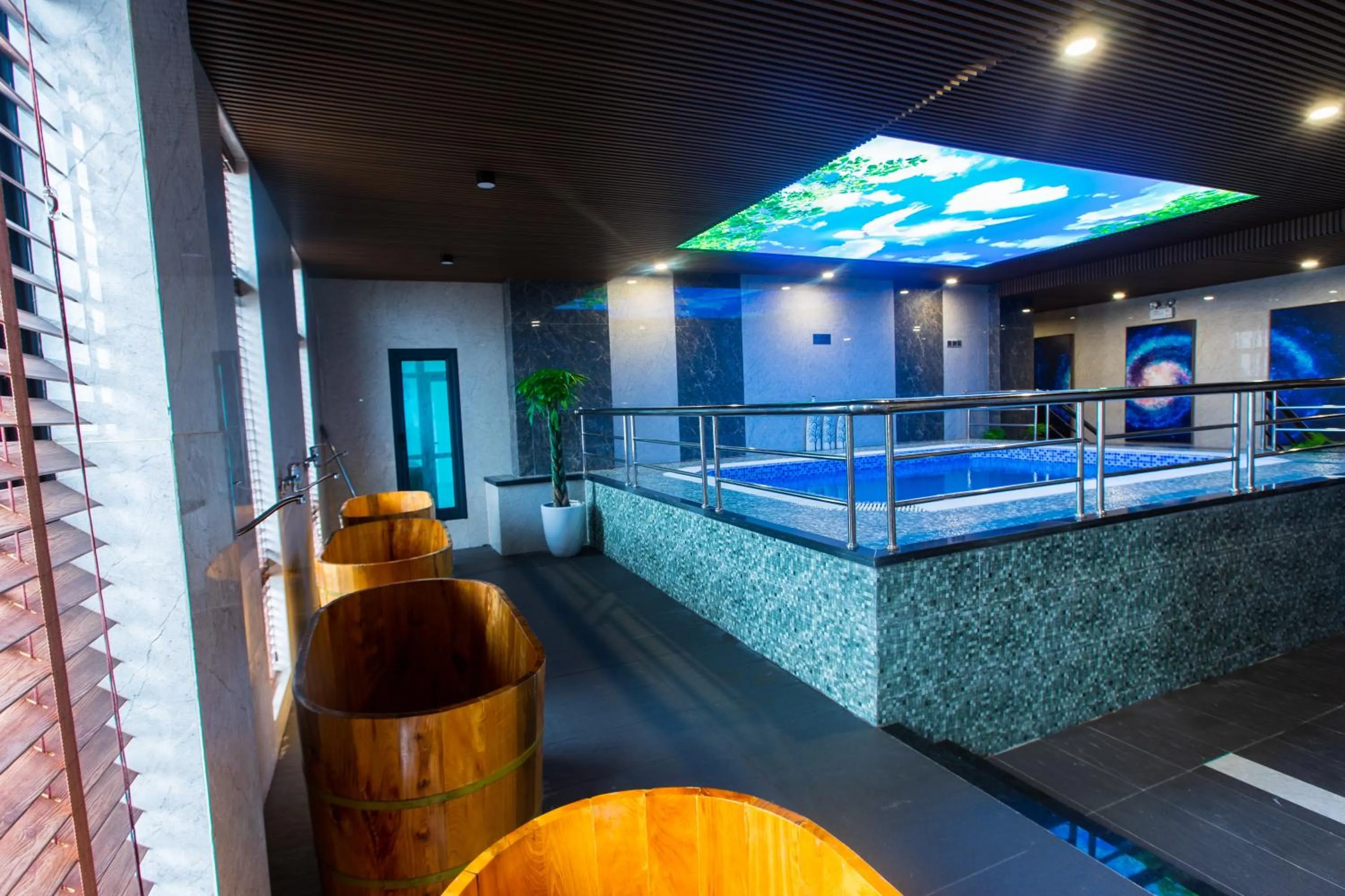 Public Bath in Eagle Hotel