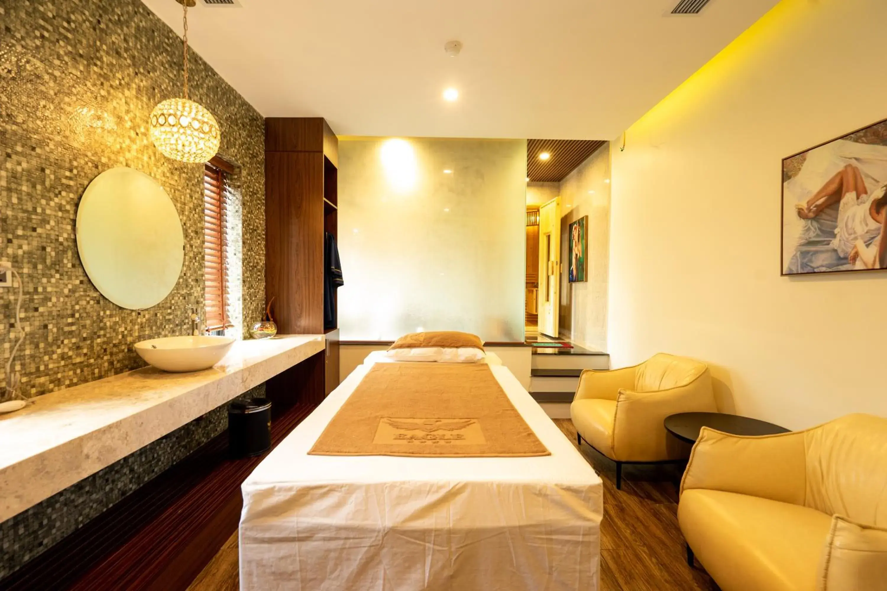 Massage, Bed in Eagle Hotel Massage, Bed in Eagle Hotel