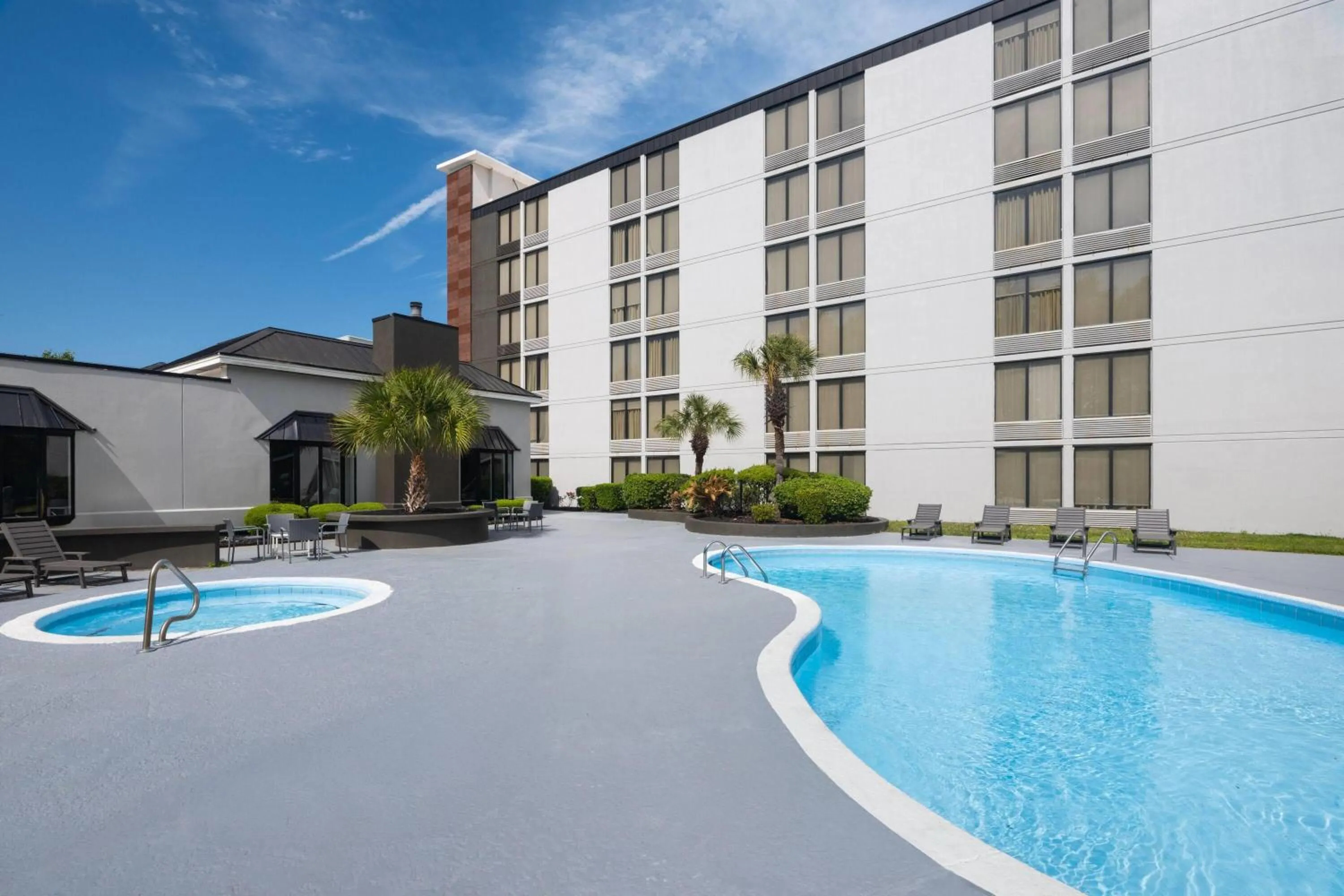 Swimming pool in La Quinta Inn & Suites by Wyndham Myrtle Beach