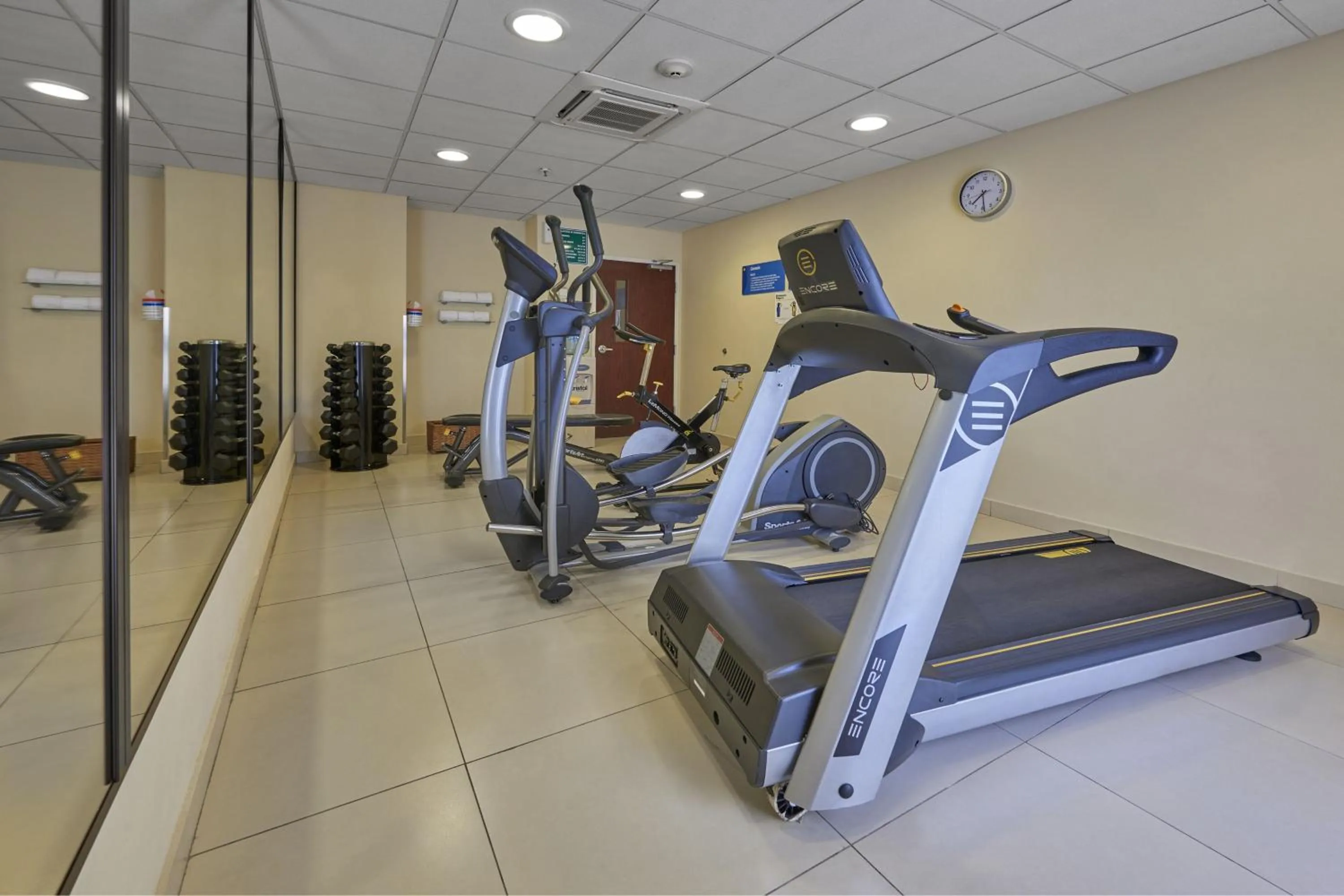 Fitness centre/facilities in City Express by Marriott Campeche