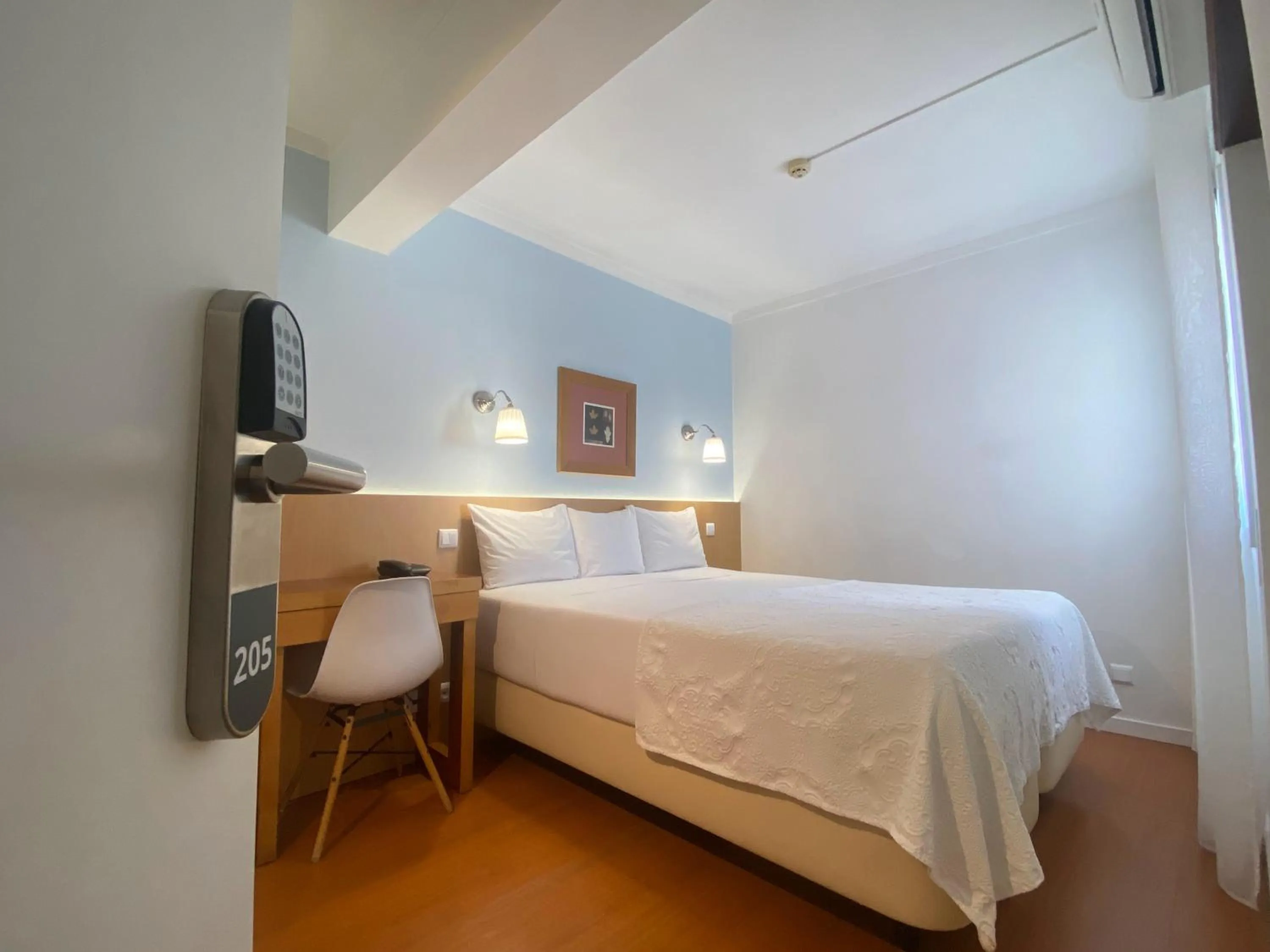 Bedroom, Bed in Hotel Santiago Vagos