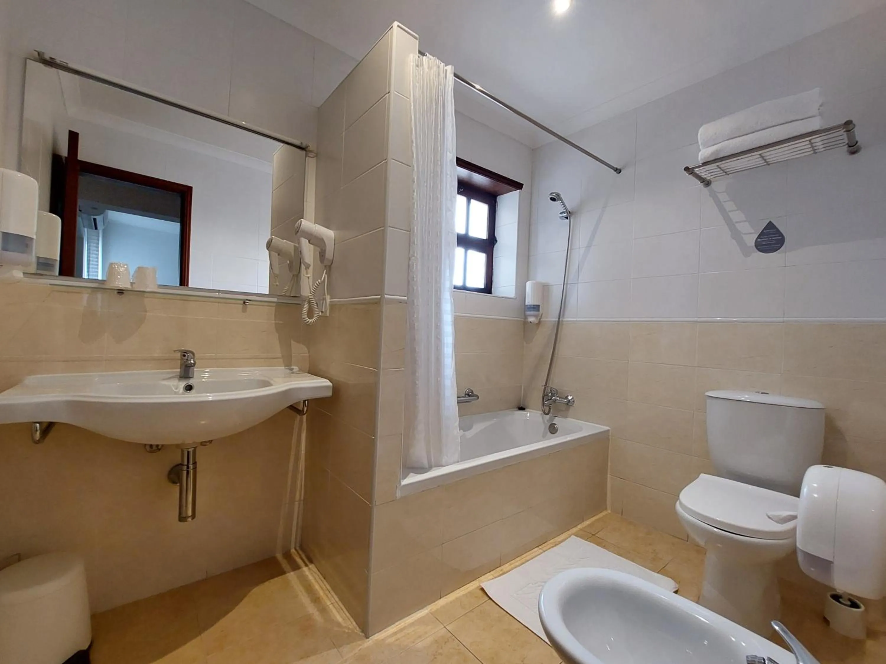 Bathroom in Hotel Santiago Vagos