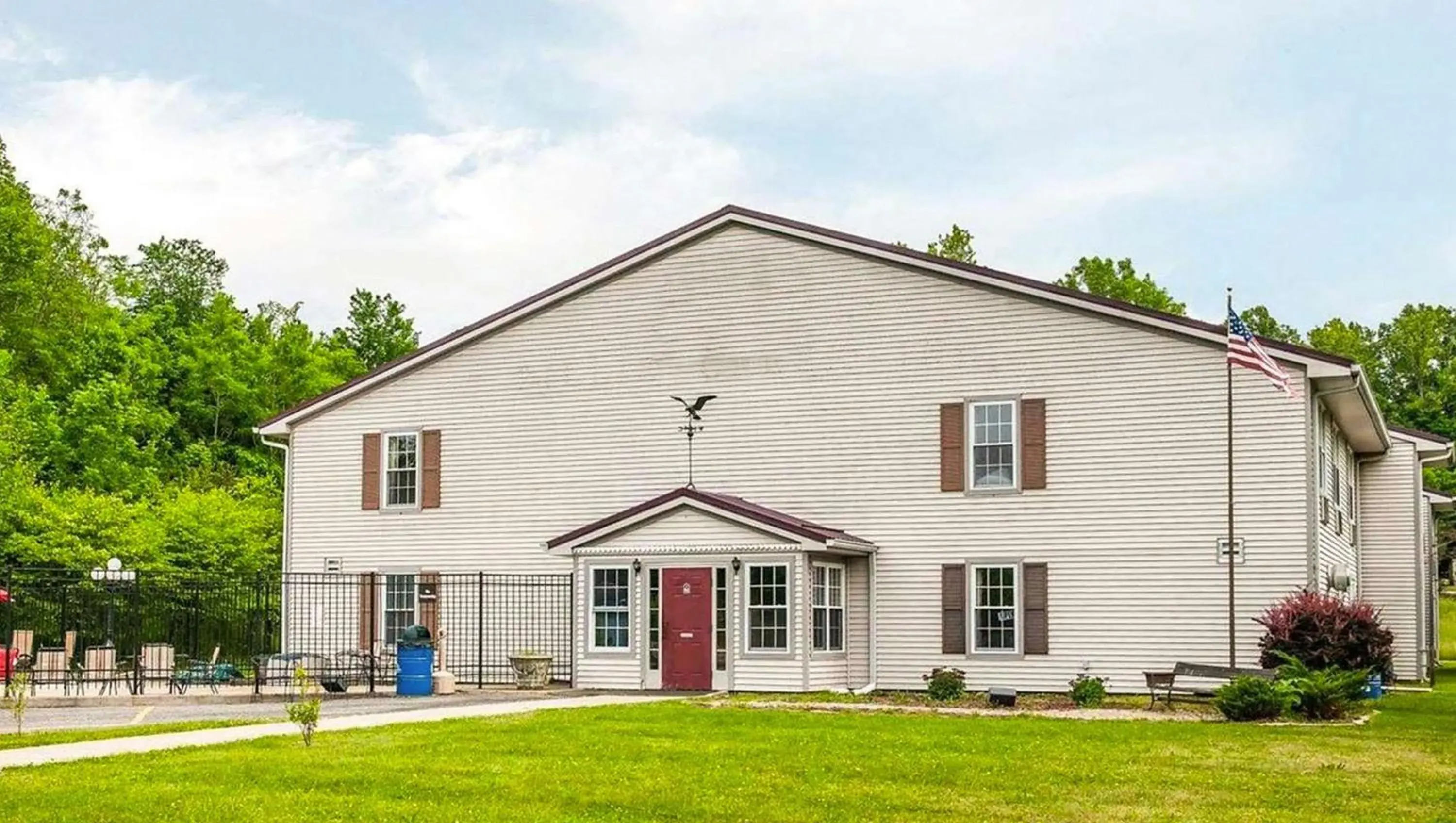 Property building in Royal Inn Rockville Property building in Royal Inn Rockville