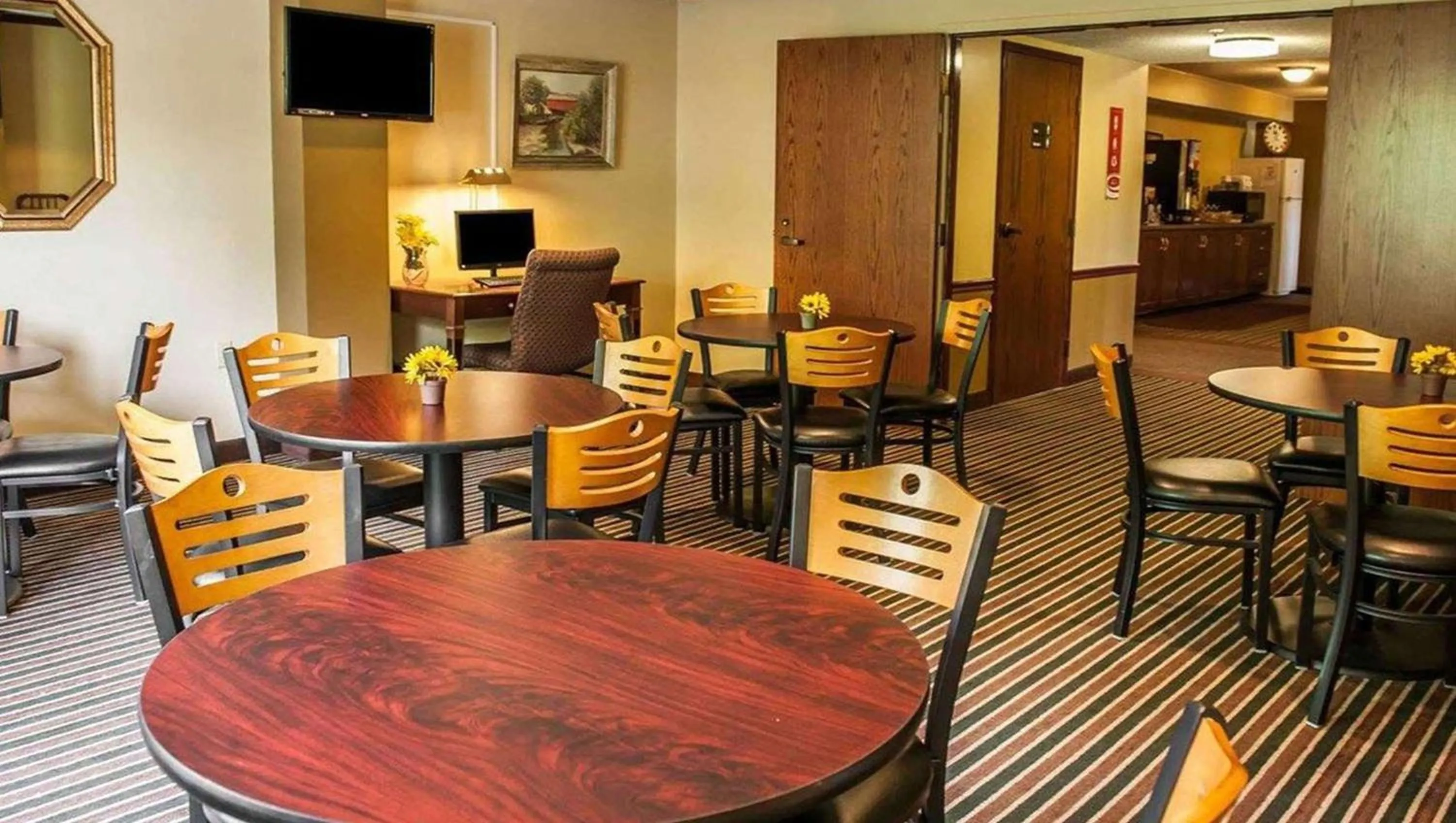 Breakfast in Royal Inn Rockville