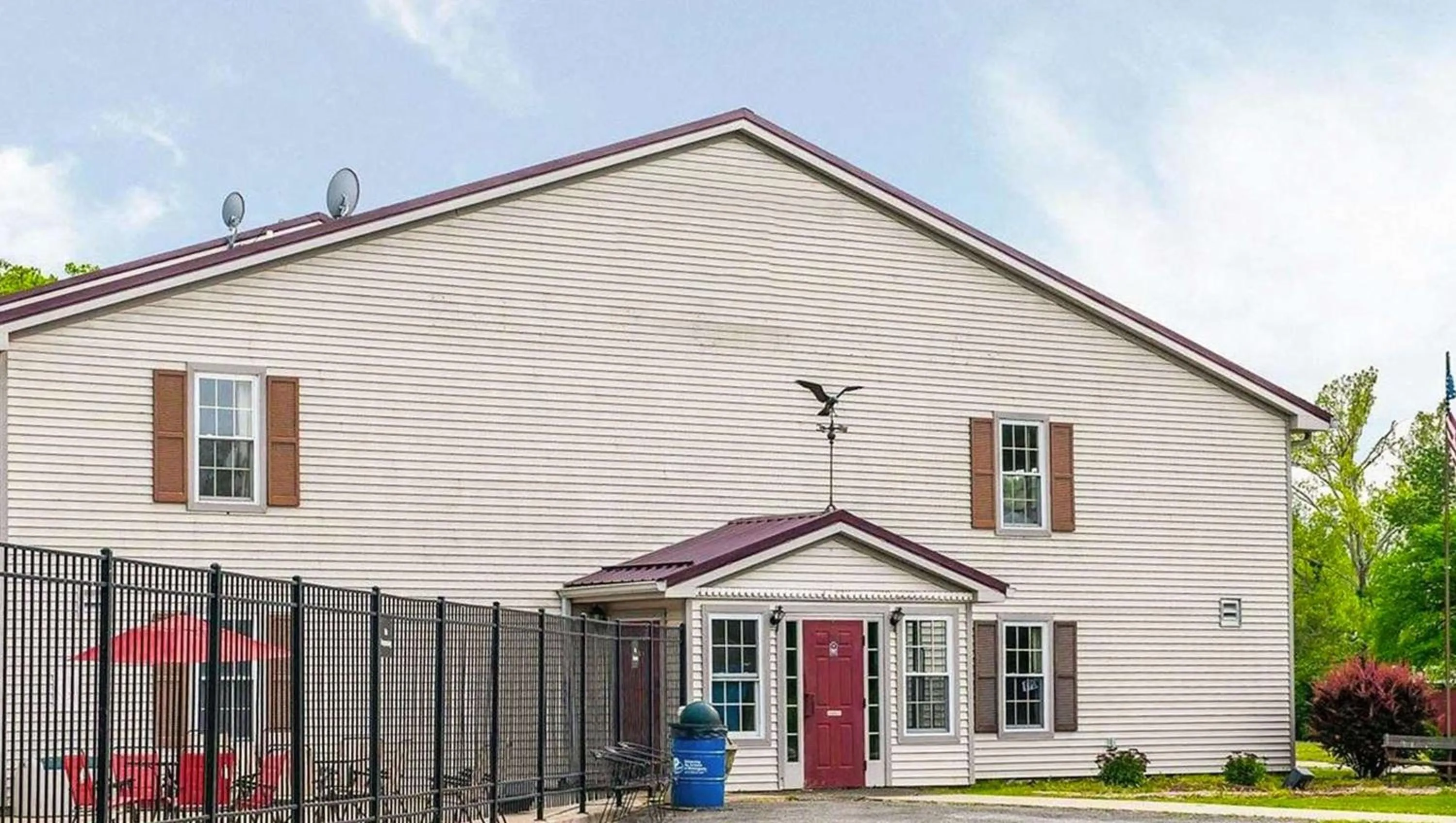 Property building in Royal Inn Rockville