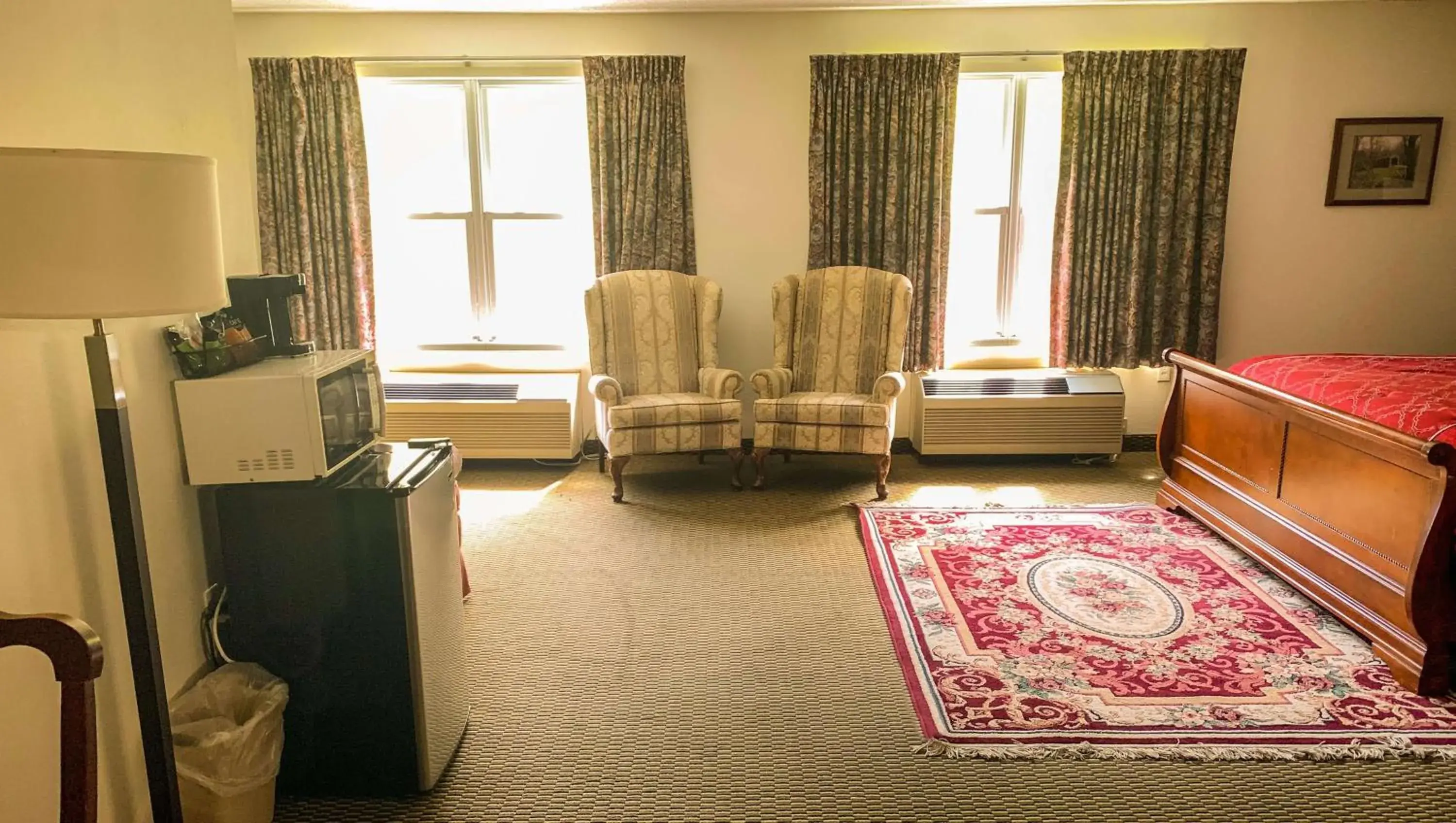 Photo of the whole room, Bed in Royal Inn Rockville Photo of the whole room, Bed in Royal Inn Rockville