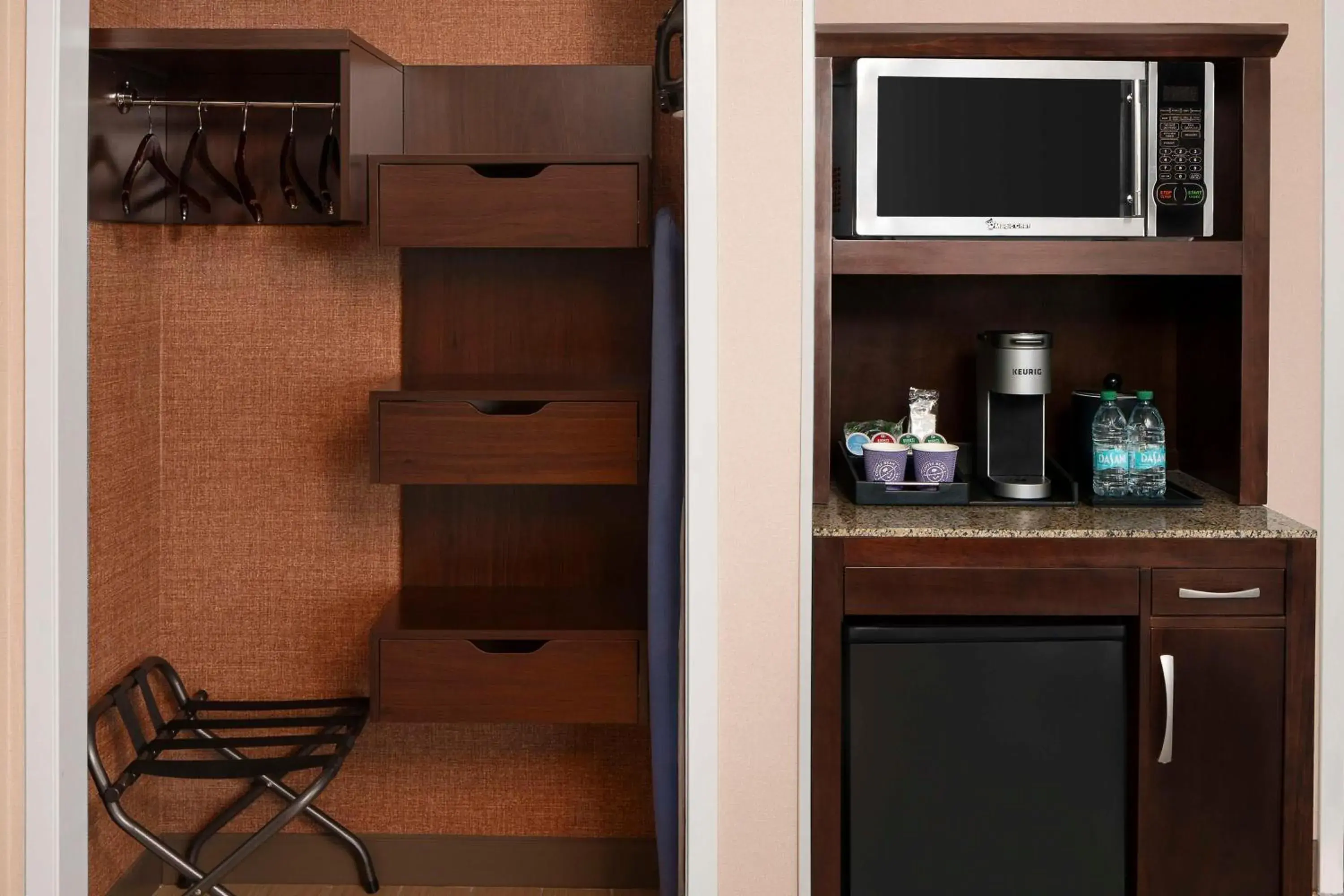 Photo of the whole room in Hilton Garden Inn Ogden Photo of the whole room in Hilton Garden Inn Ogden