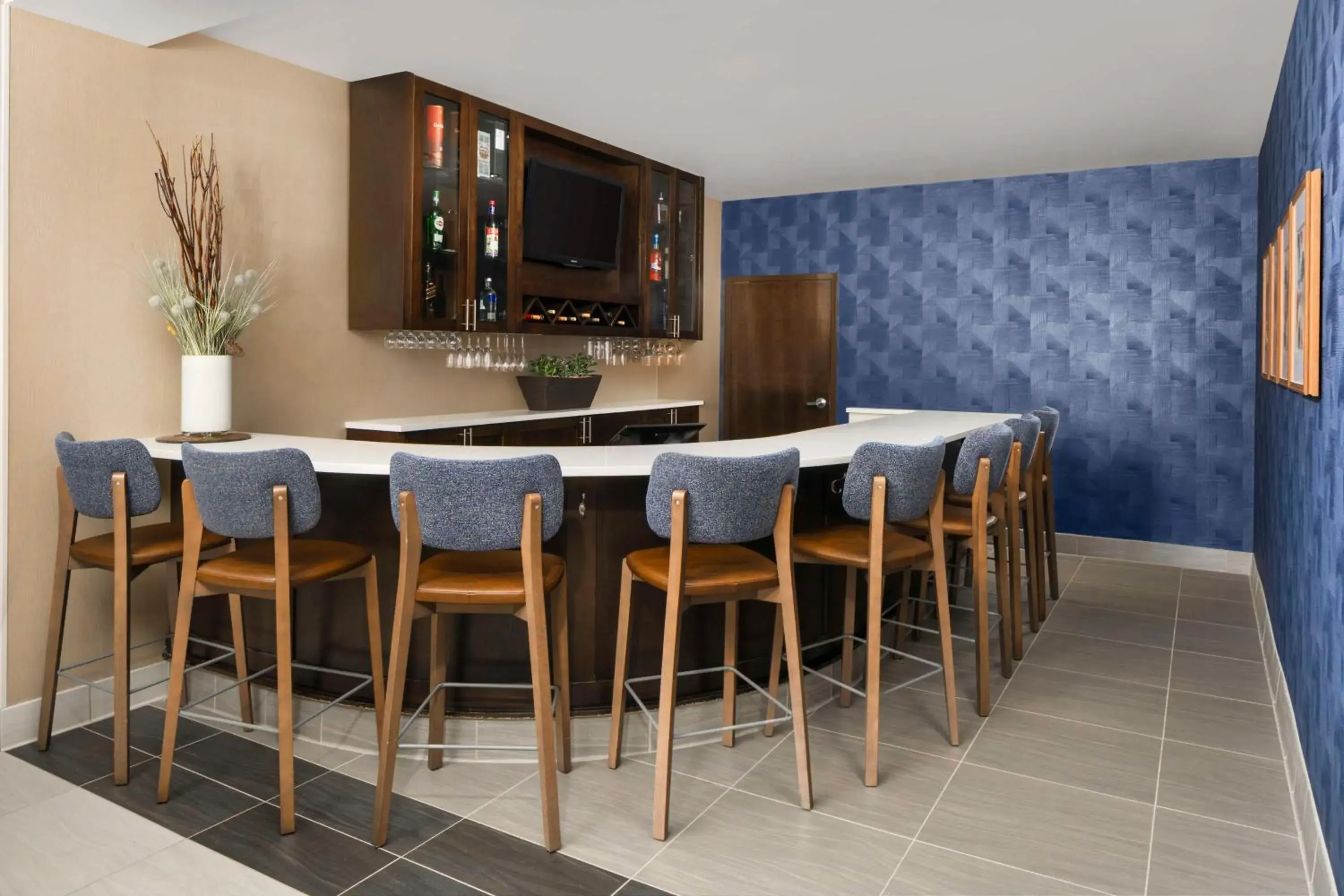 Lounge or bar in Hilton Garden Inn Ogden Lounge or bar in Hilton Garden Inn Ogden