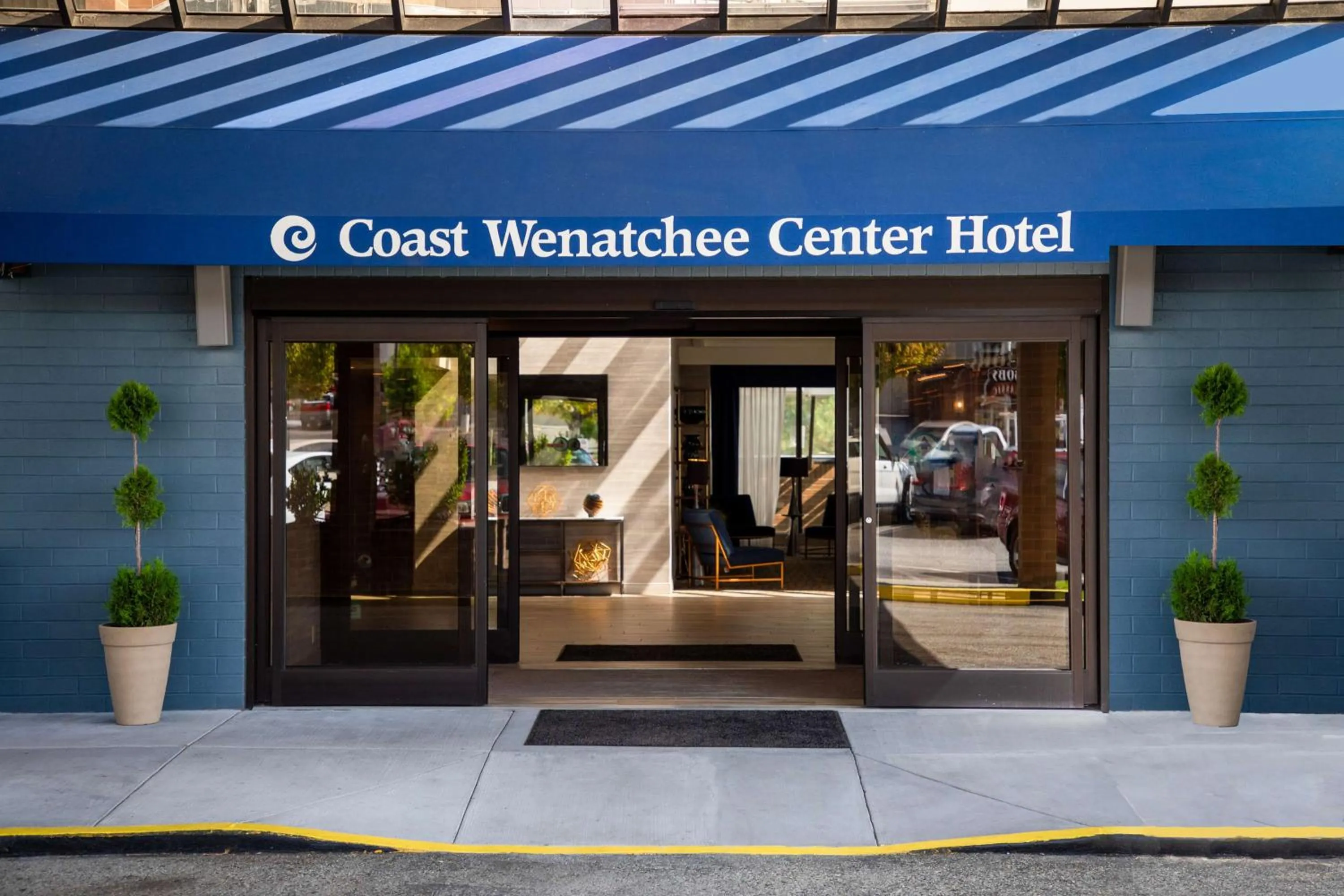 Property building in Coast Wenatchee Center Hotel