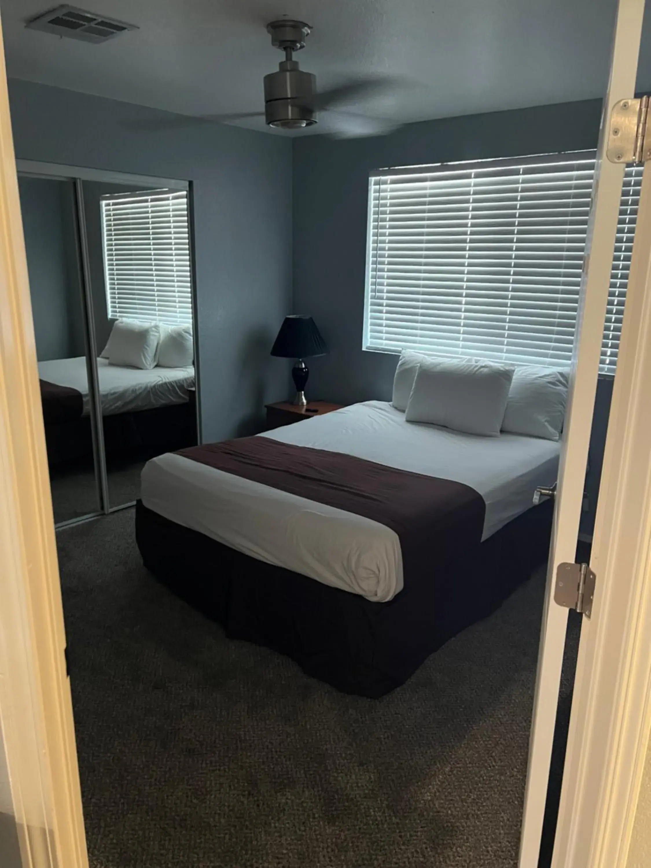 Bed in Majestic Mountain Inn Bed in Majestic Mountain Inn