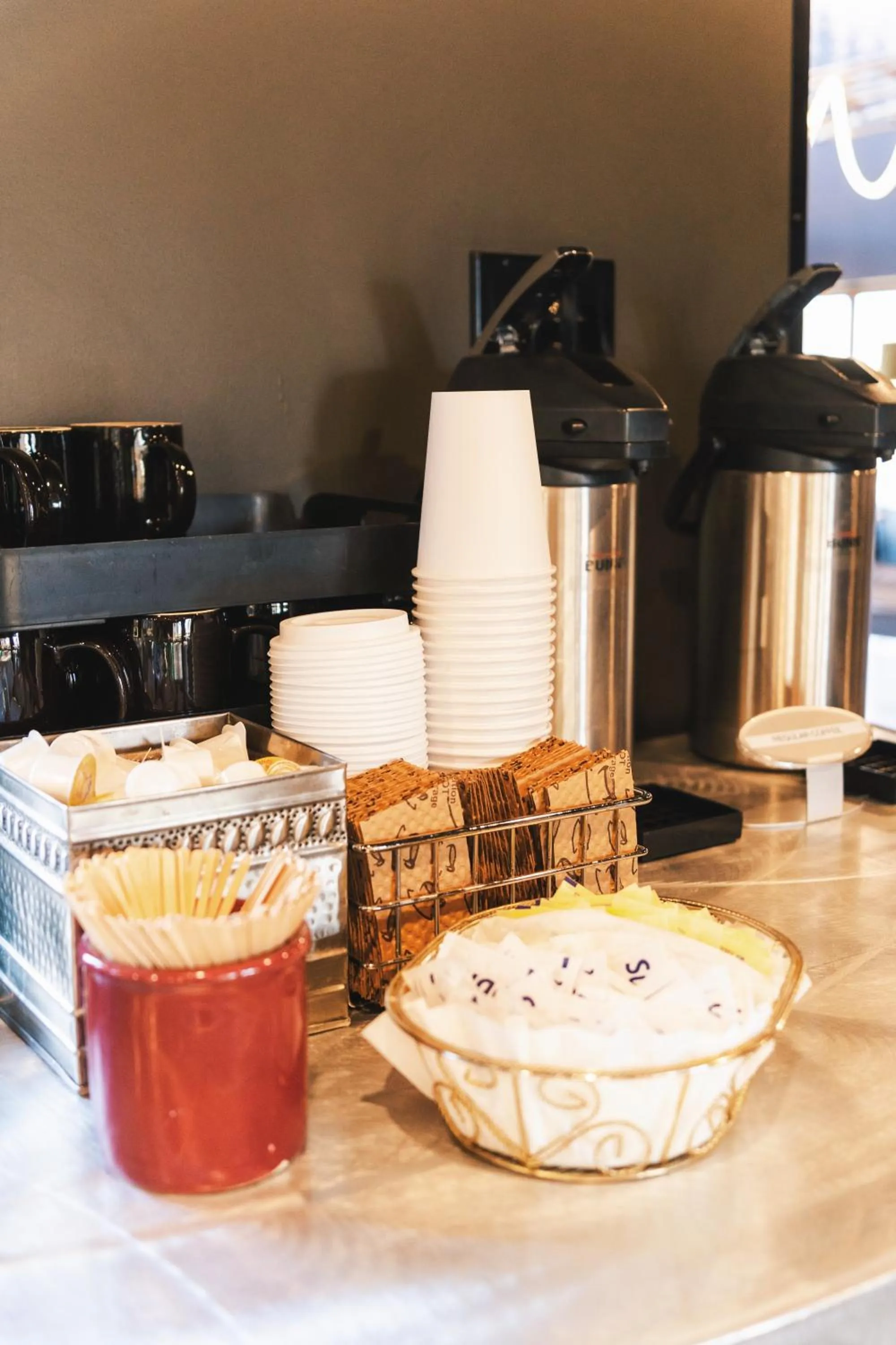 Coffee/tea facilities in Waypoint Hotel