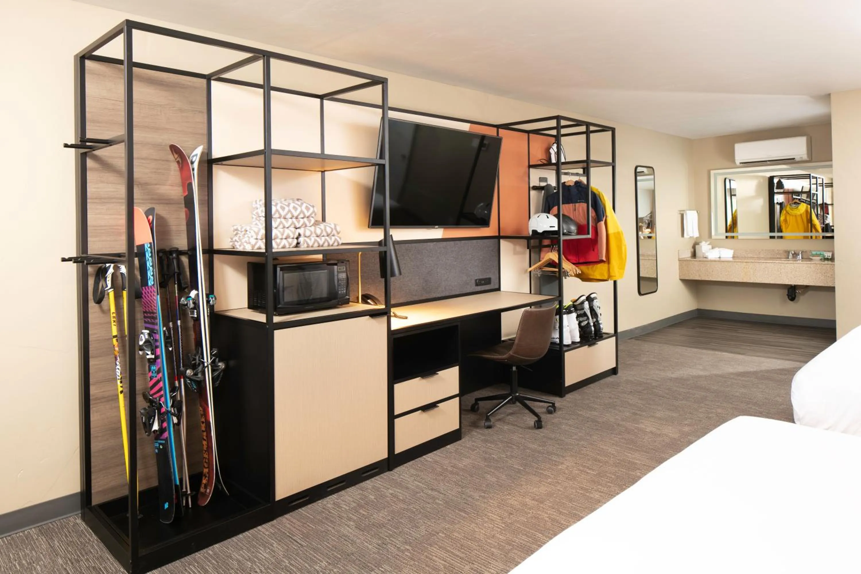 TV and multimedia in Waypoint Hotel