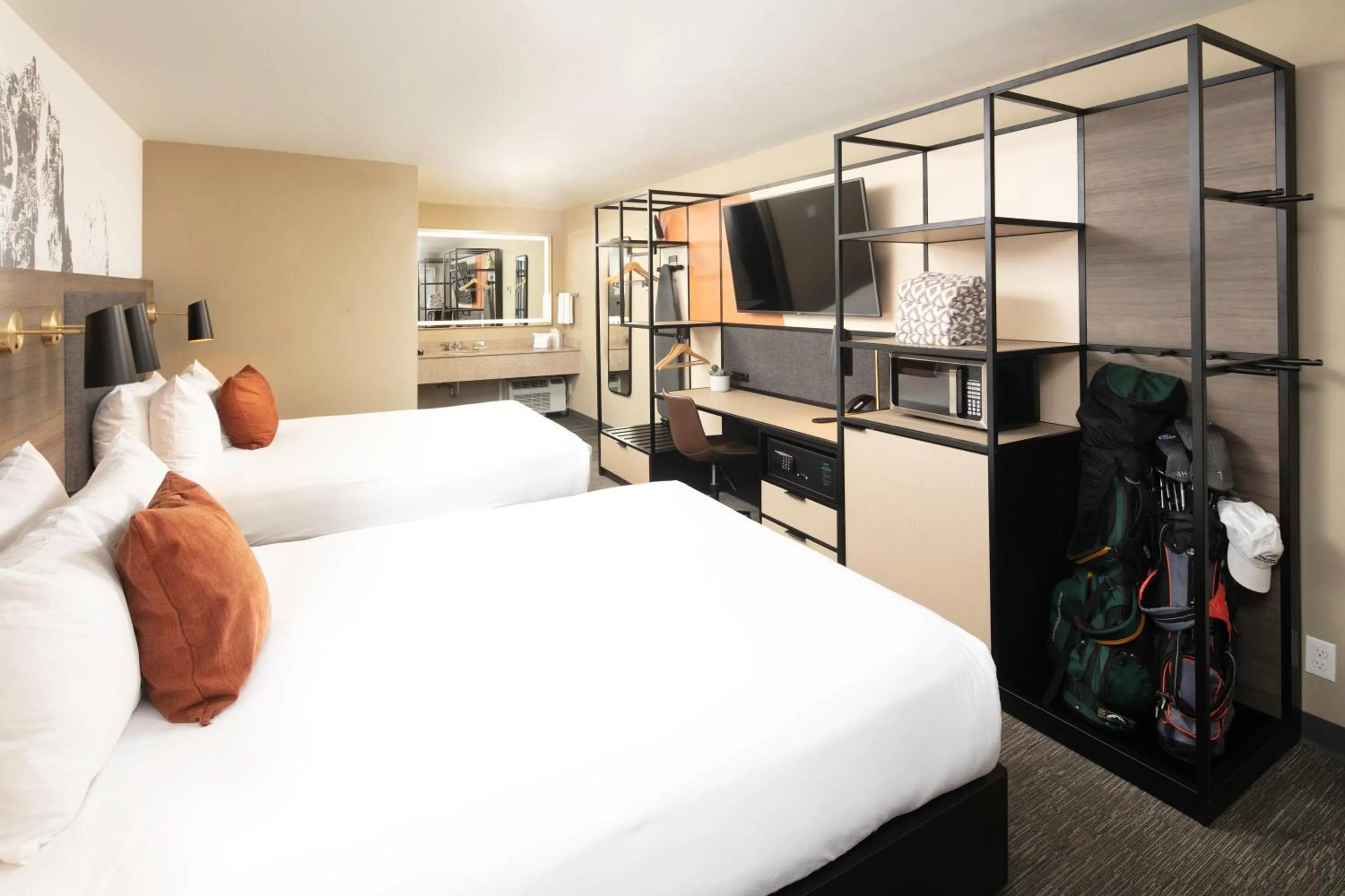 Photo of the whole room, Bed in Waypoint Hotel