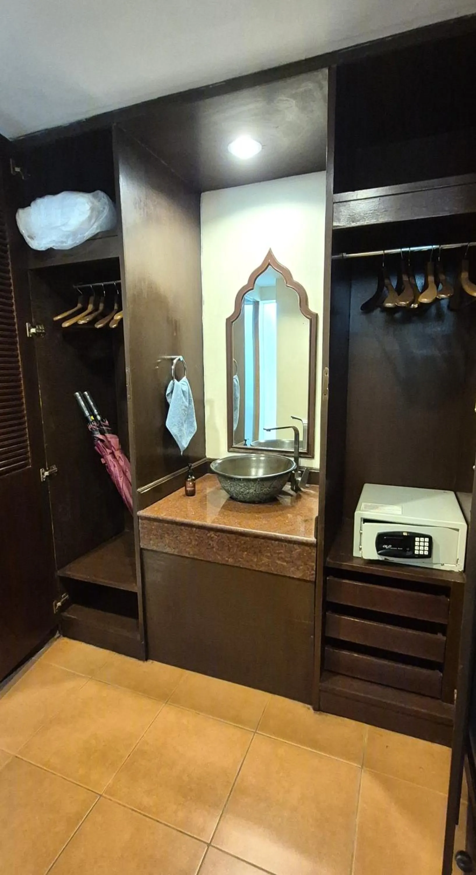 wardrobe in Suuko Villas