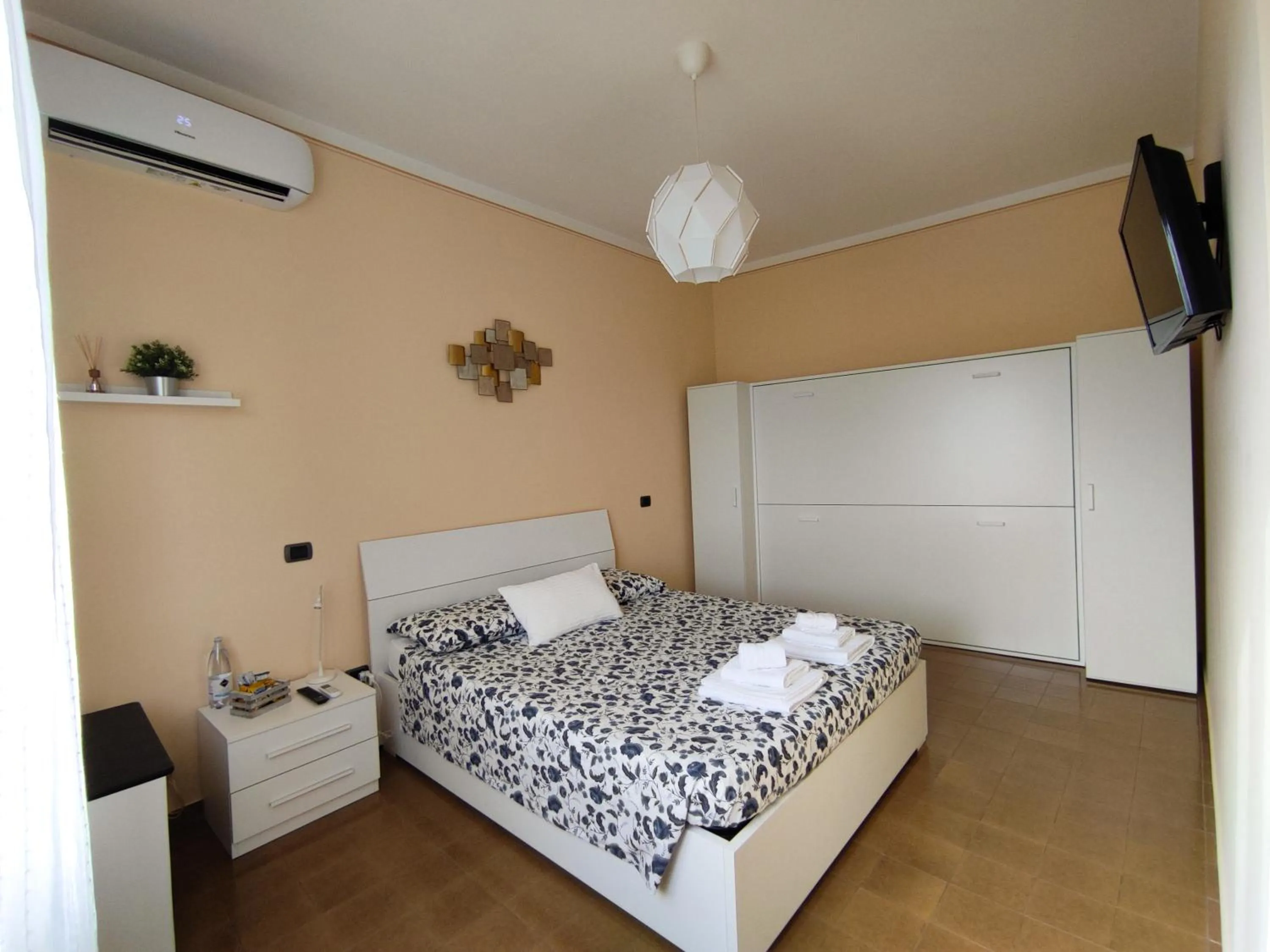 Photo of the whole room, Bed in Villa Ada