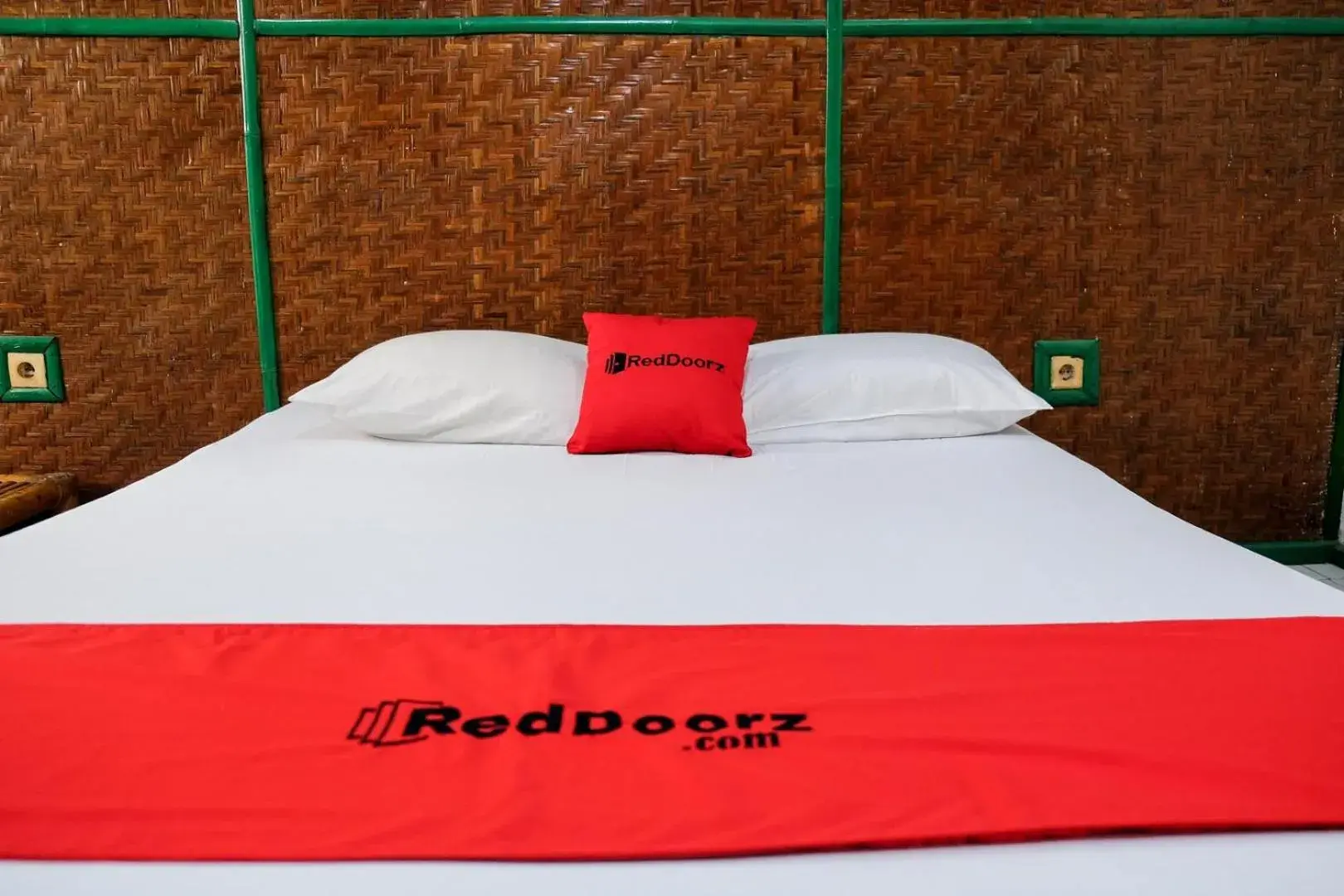 Bedroom, Bed in RedDoorz Plus near Jalan Baru Bogor Bedroom, Bed in RedDoorz Plus near Jalan Baru Bogor