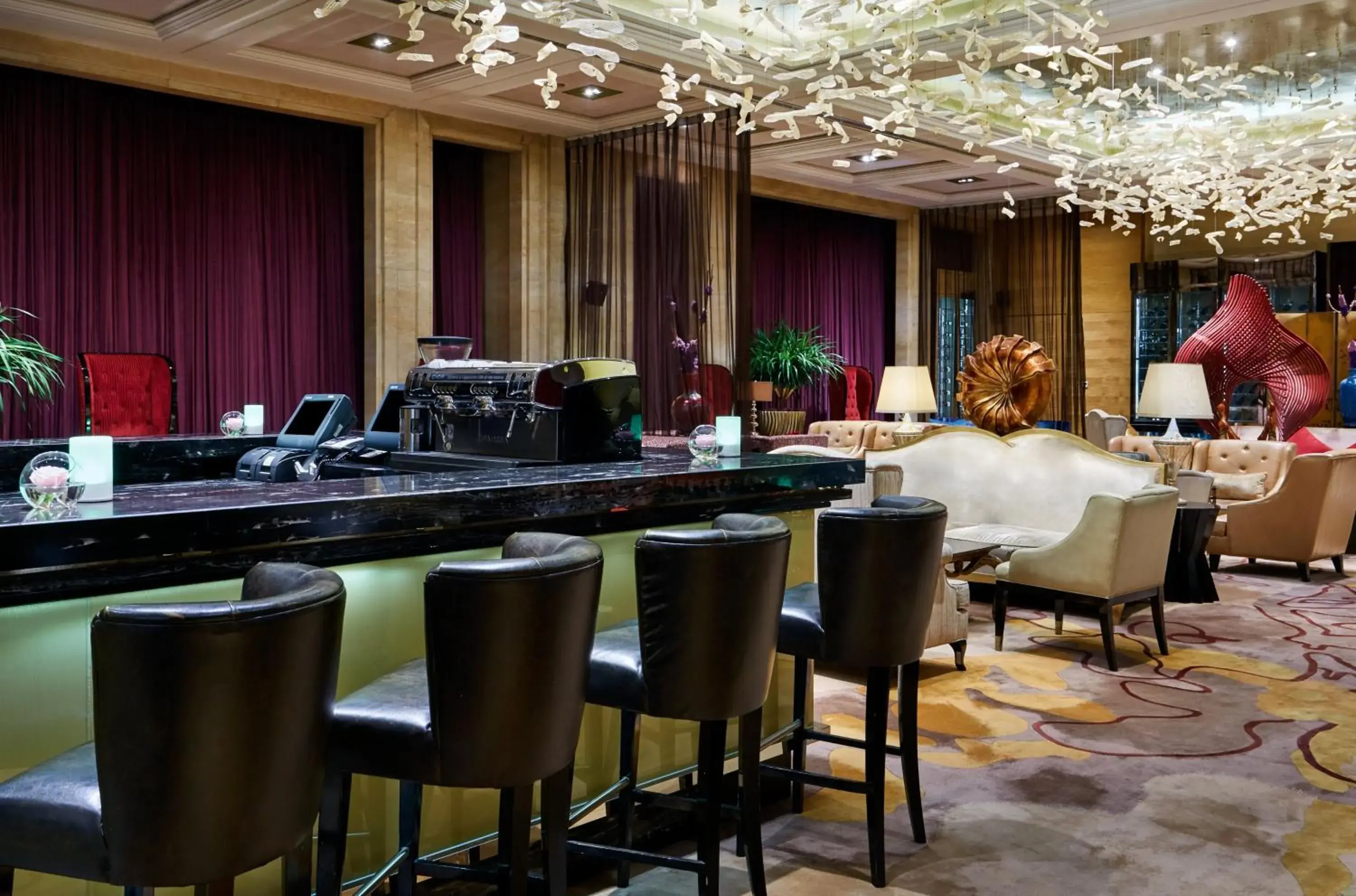 Lounge or bar in InterContinental Shijiazhuang by IHG Lounge or bar in InterContinental Shijiazhuang by IHG