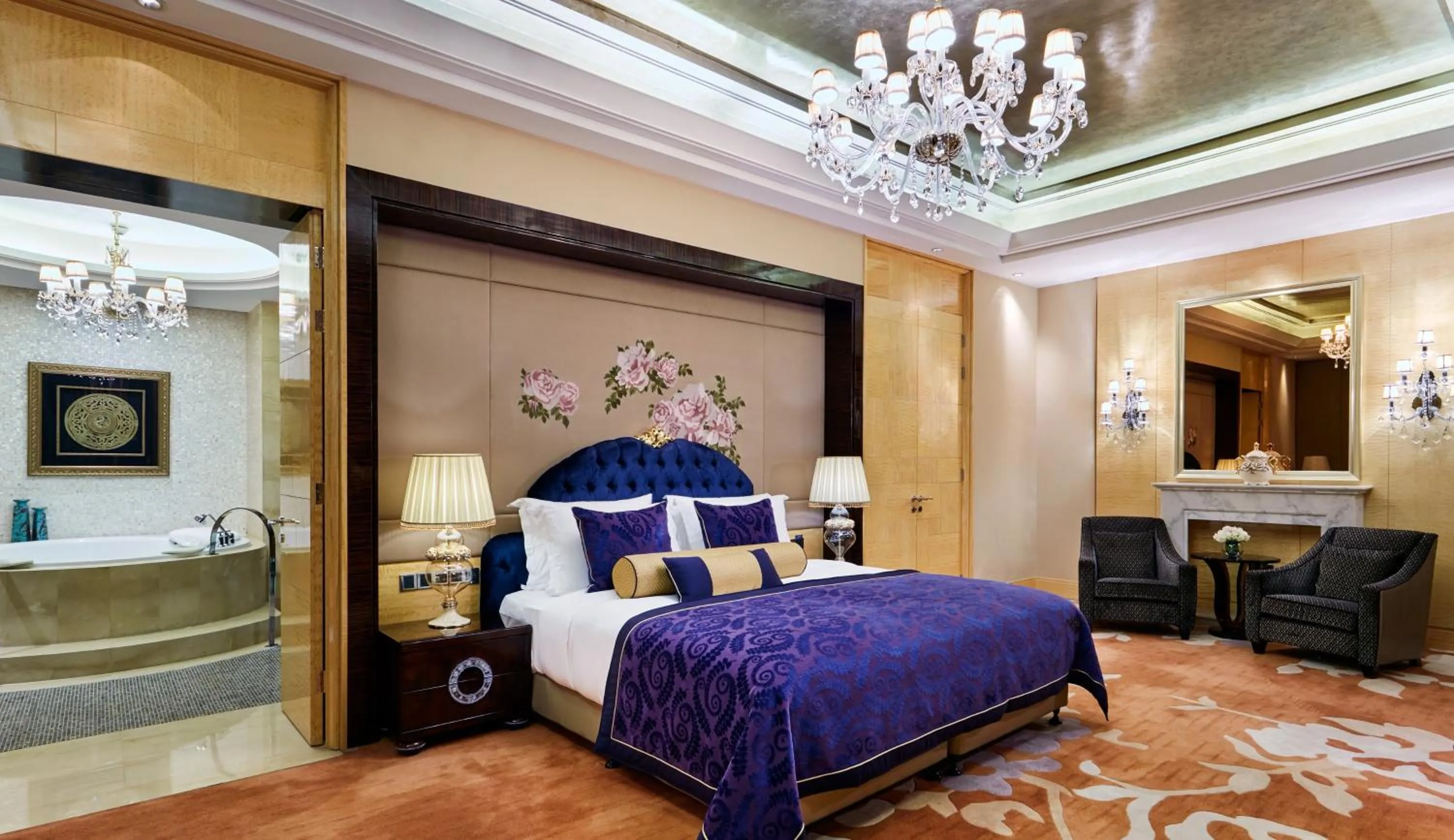 Photo of the whole room, Bed in InterContinental Shijiazhuang by IHG