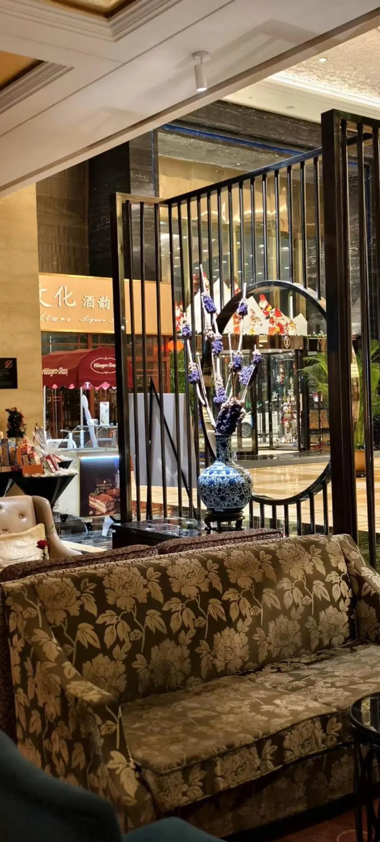 Lounge or bar in InterContinental Shijiazhuang by IHG Lounge or bar in InterContinental Shijiazhuang by IHG