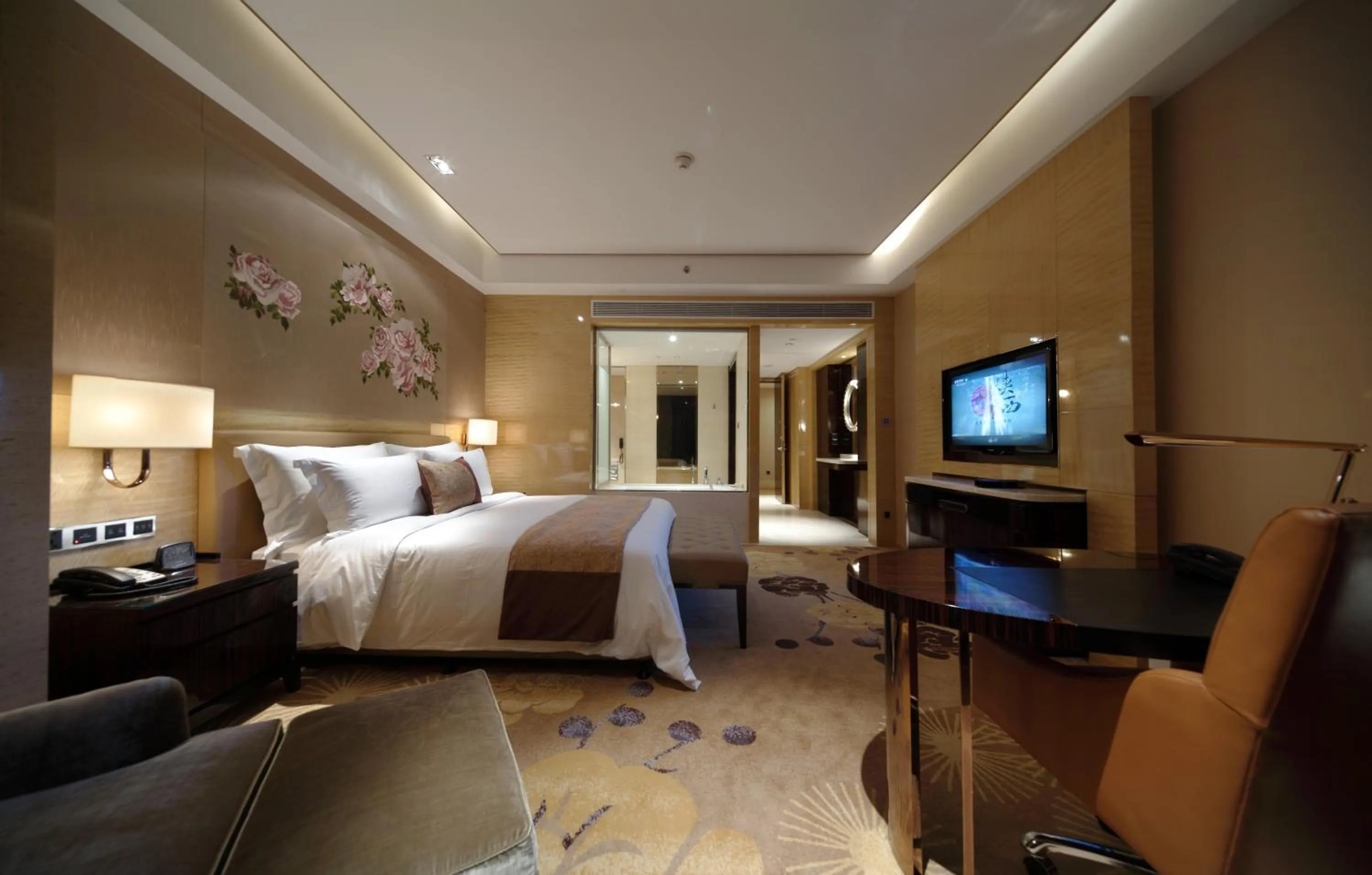 Photo of the whole room, Bed in InterContinental Shijiazhuang by IHG