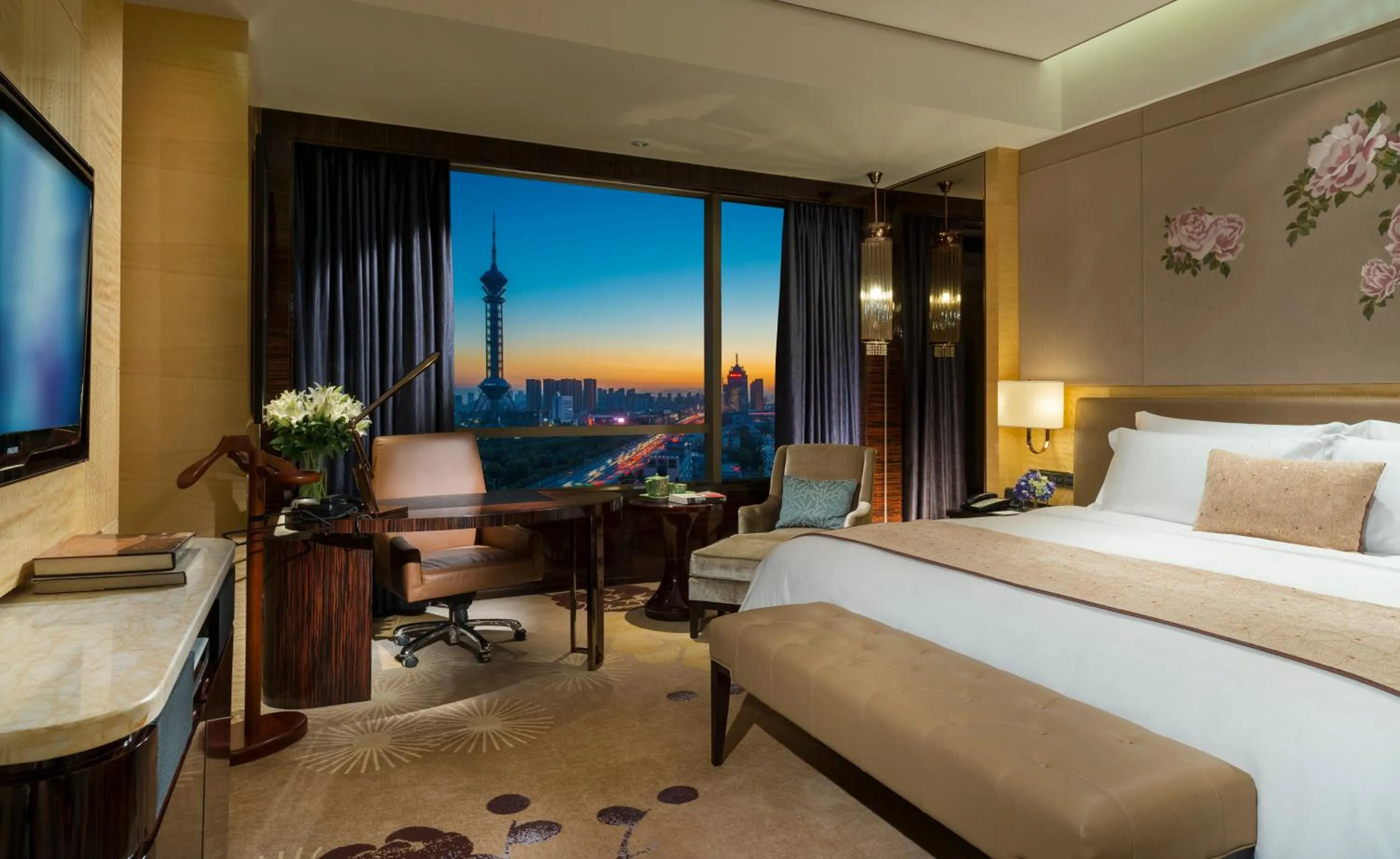Photo of the whole room, Bed in InterContinental Shijiazhuang by IHG