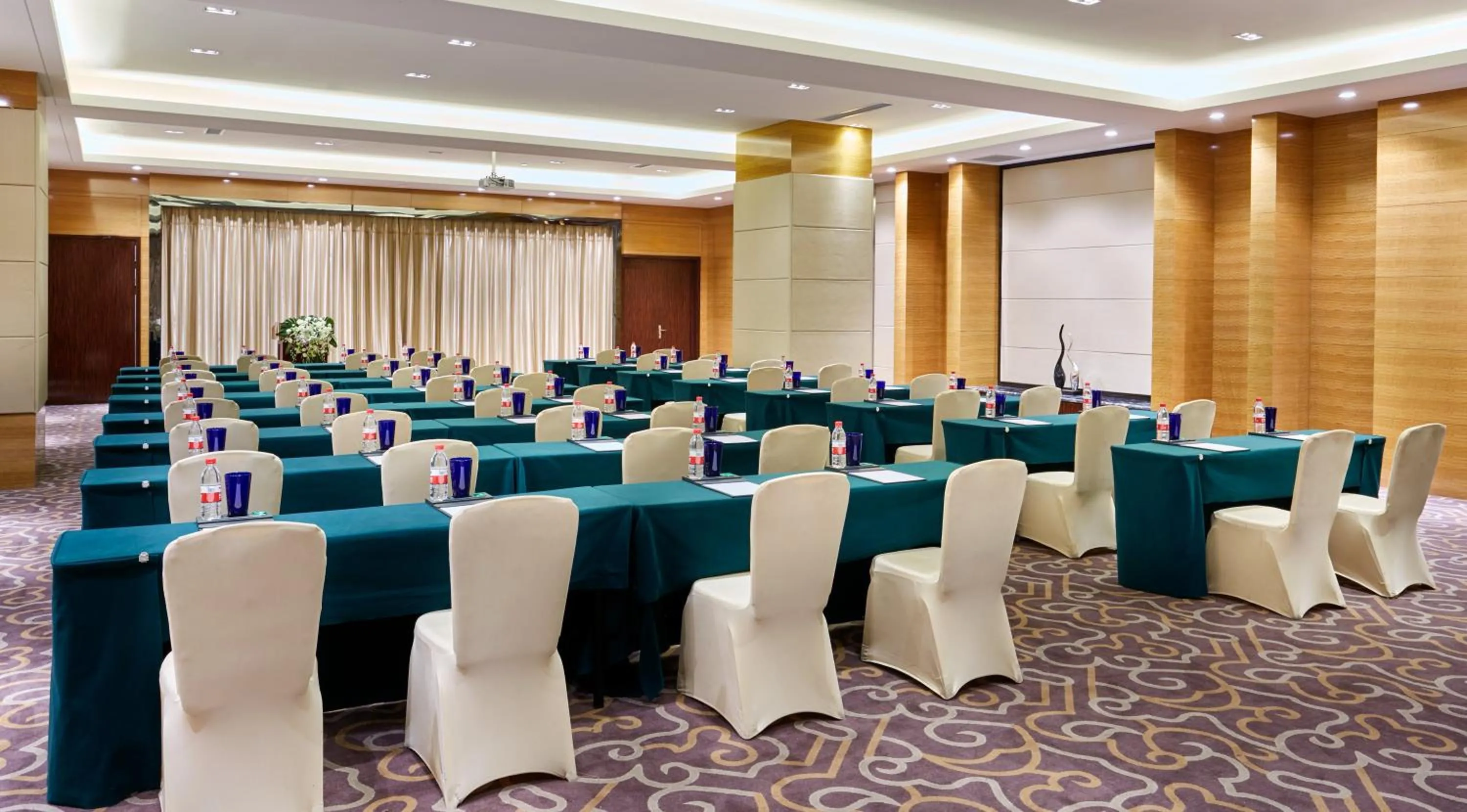 Meeting/conference room in InterContinental Shijiazhuang by IHG