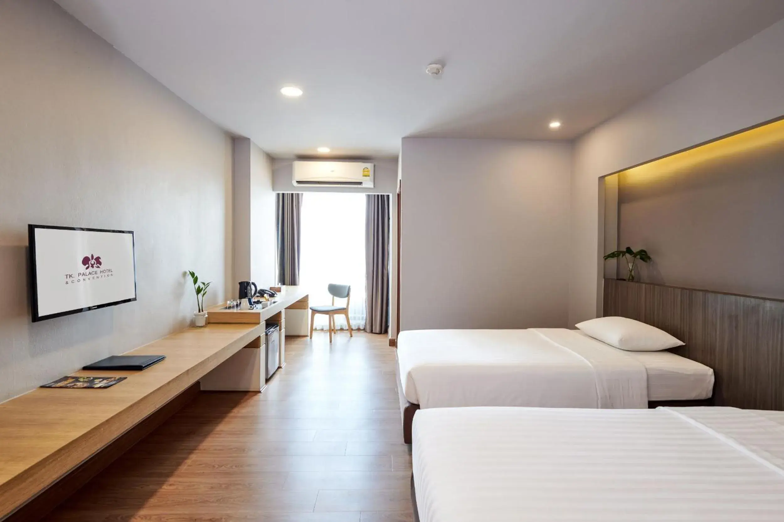 Bed in TK Palace Hotel & Convention Bangkok Bed in TK Palace Hotel & Convention Bangkok